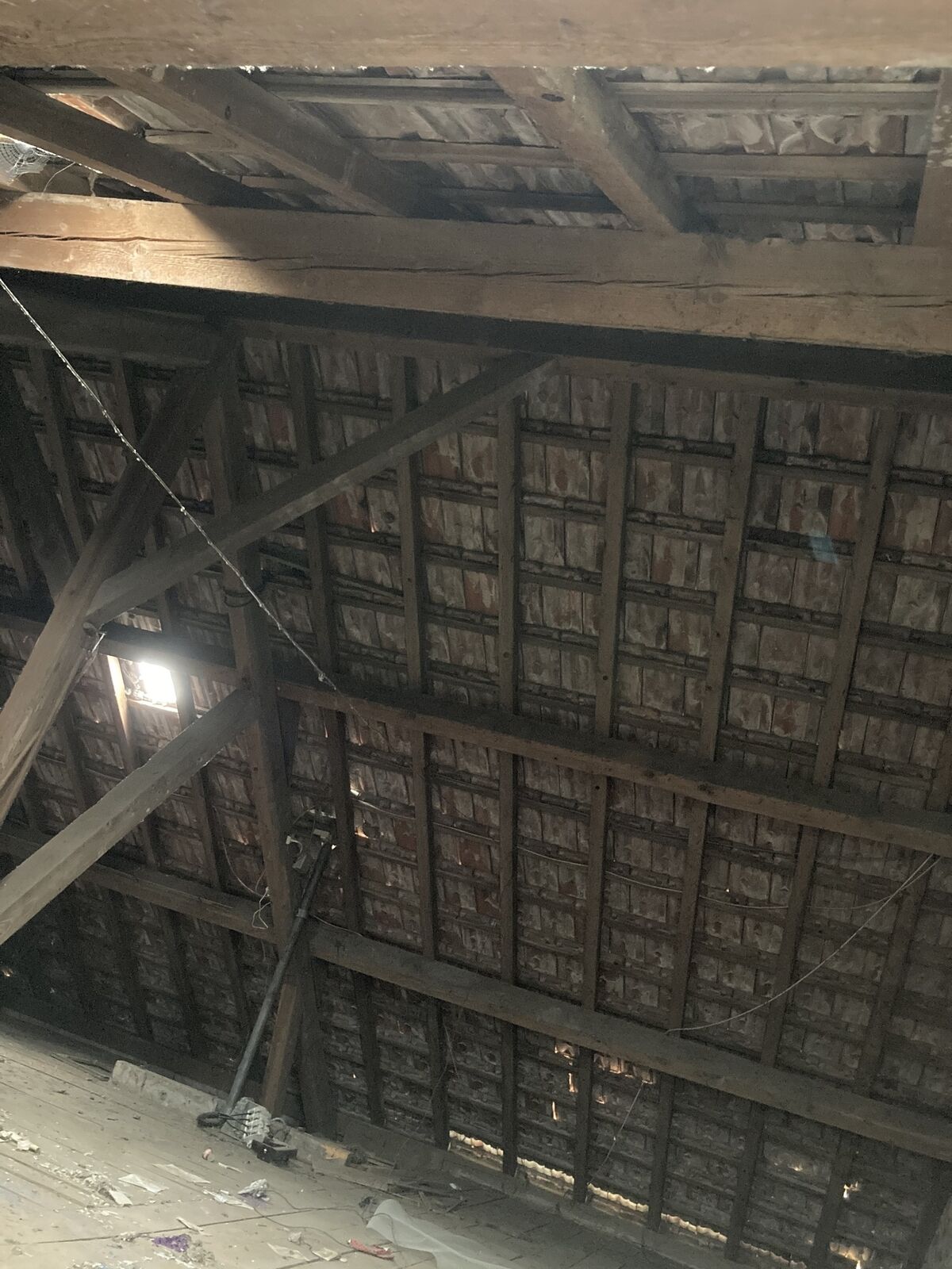 Sous Compromis / Fermette, présentant 1,5 Hectare de terrain. - Combles photo 1