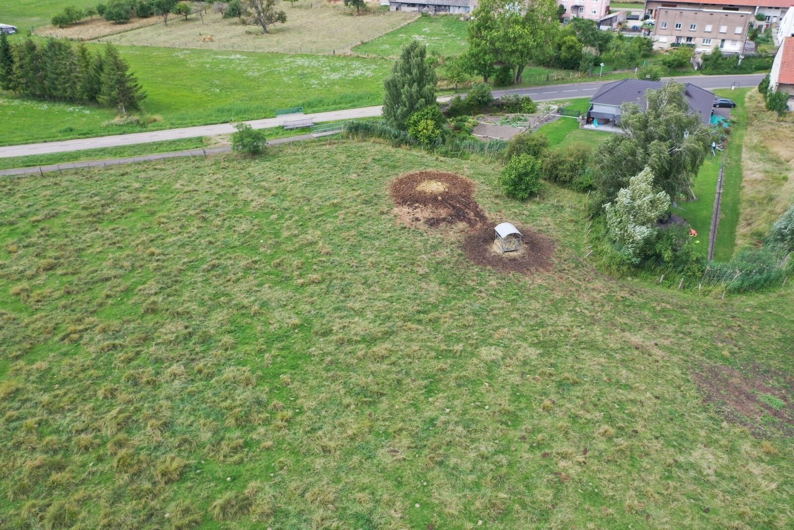 Sous Compromis / Fermette, présentant 1,5 Hectare de terrain. - Photo drône 6