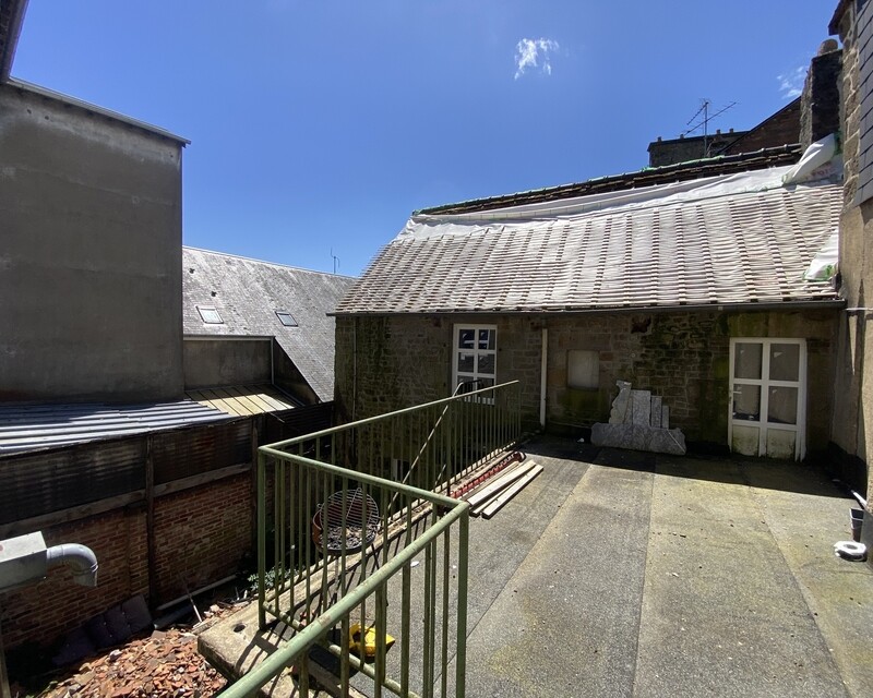 Immeuble à finir de rénover - Img 1460