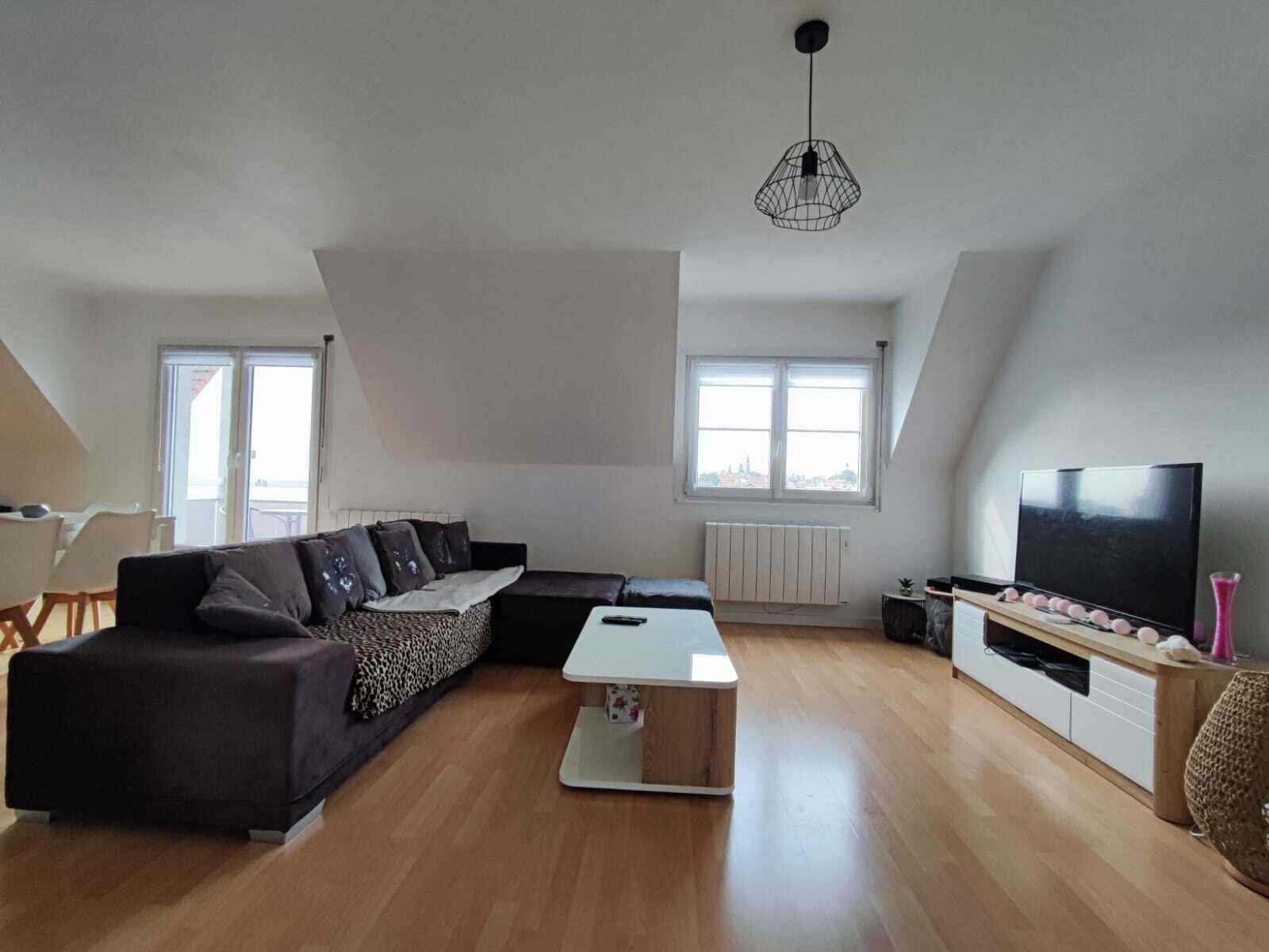 Charmant appartement F3 avec cave et garage - Salon séjour
