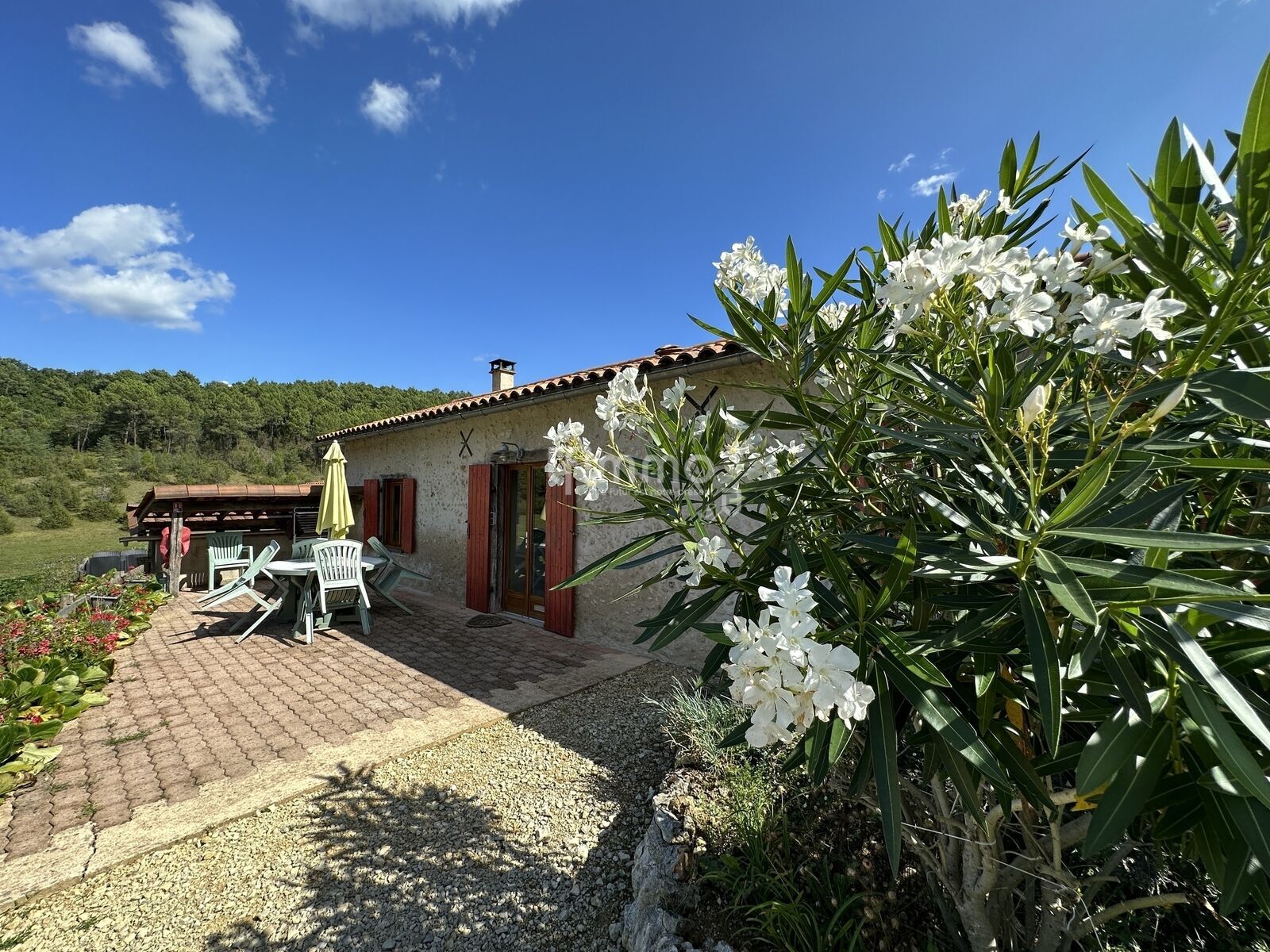 Domaine avec plusieurs habitations sur plus de 11 hectares - Img 0229