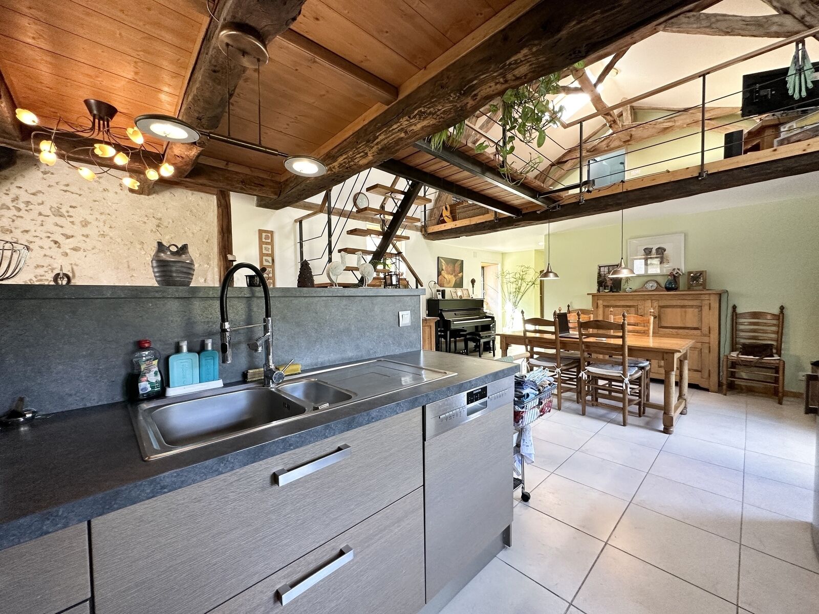 Domaine avec plusieurs habitations sur plus de 11 hectares - maison du bas