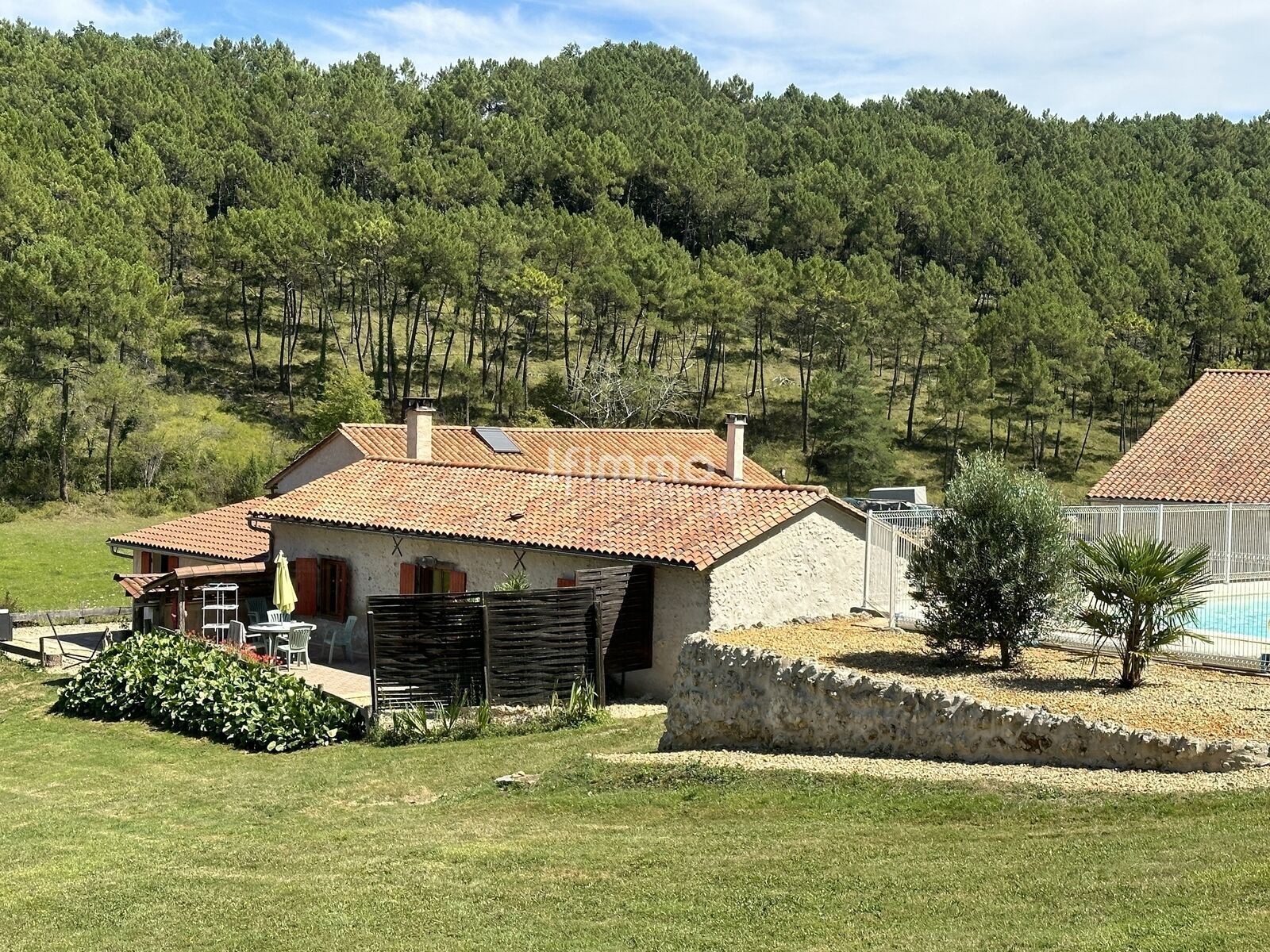 Domaine avec plusieurs habitations sur plus de 11 hectares - Img 9258