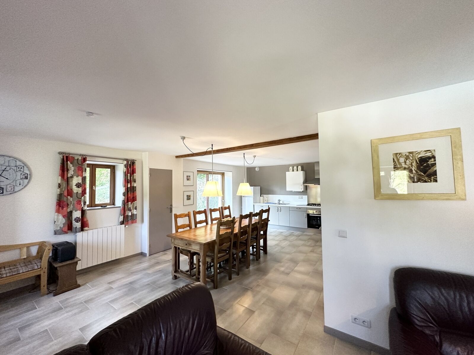 Domaine avec plusieurs habitations sur plus de 11 hectares - pièce de vie grand gîte