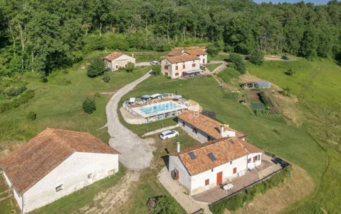 Domaine avec plusieurs habitations sur plus de 11 hectares - Img 9240