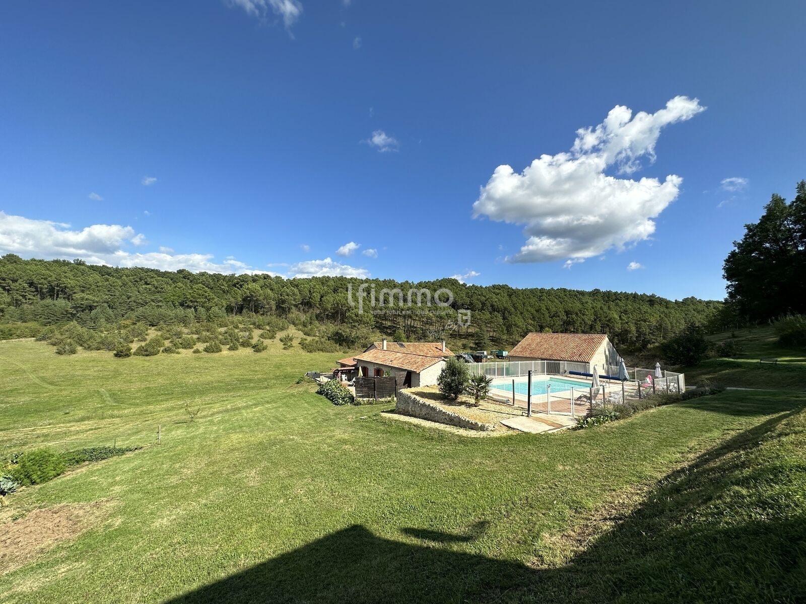 Domaine avec plusieurs habitations sur plus de 11 hectares - Img 0300