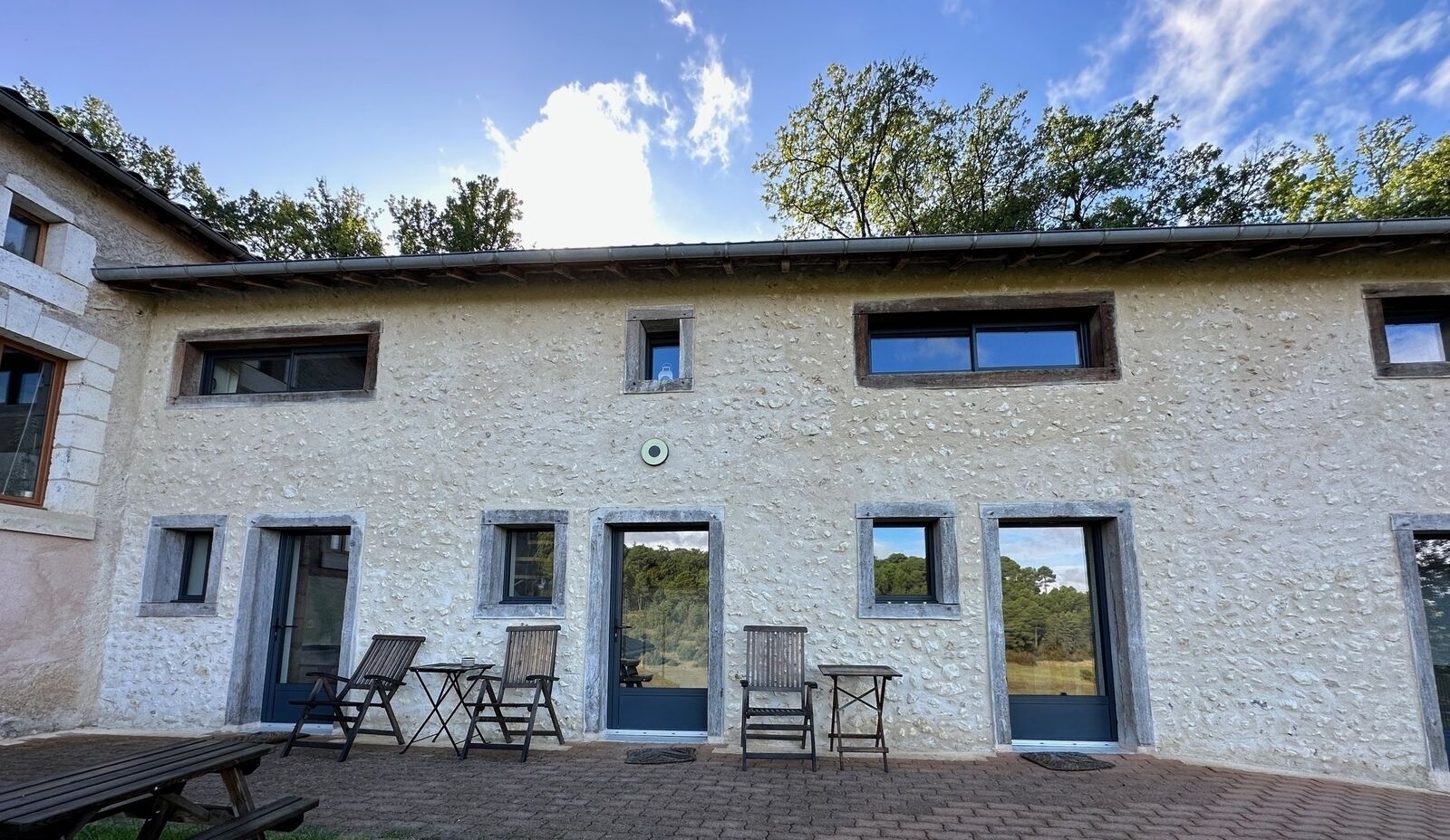 Domaine avec plusieurs habitations sur plus de 11 hectares - partie b&b