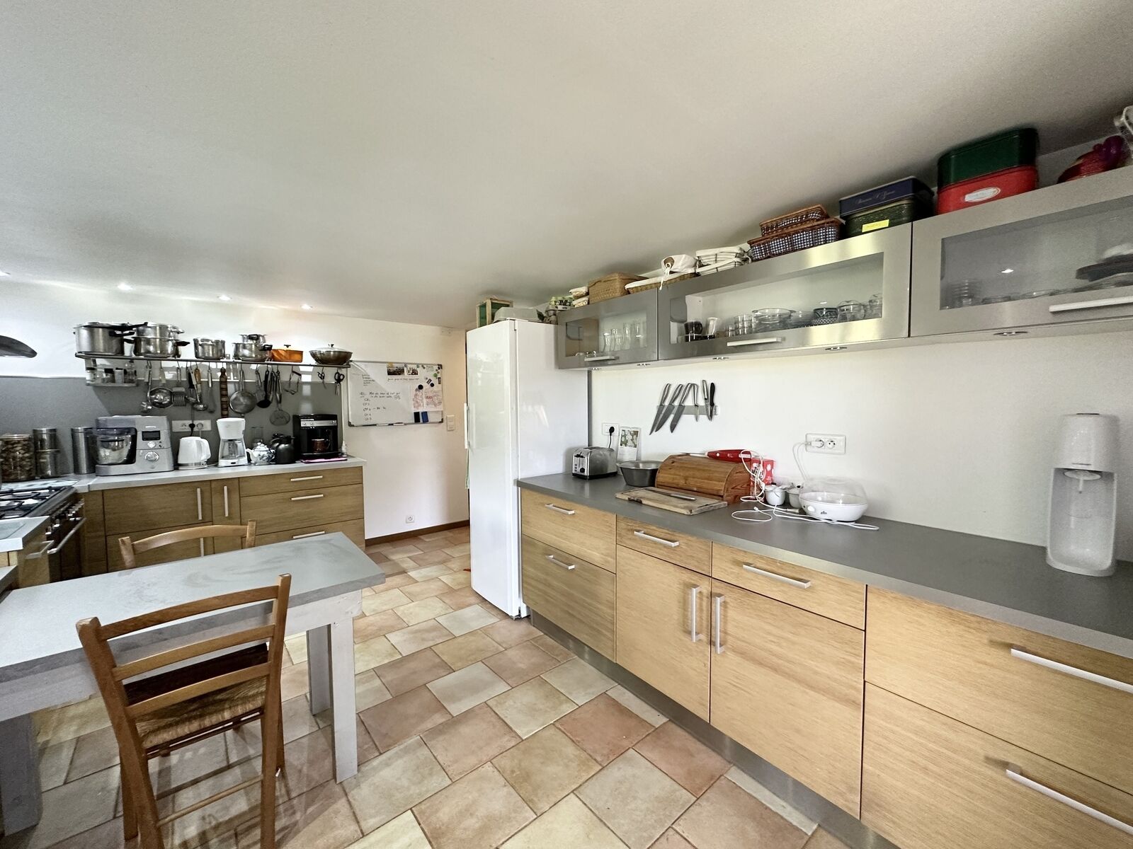 Domaine avec plusieurs habitations sur plus de 11 hectares - cuisine pro
