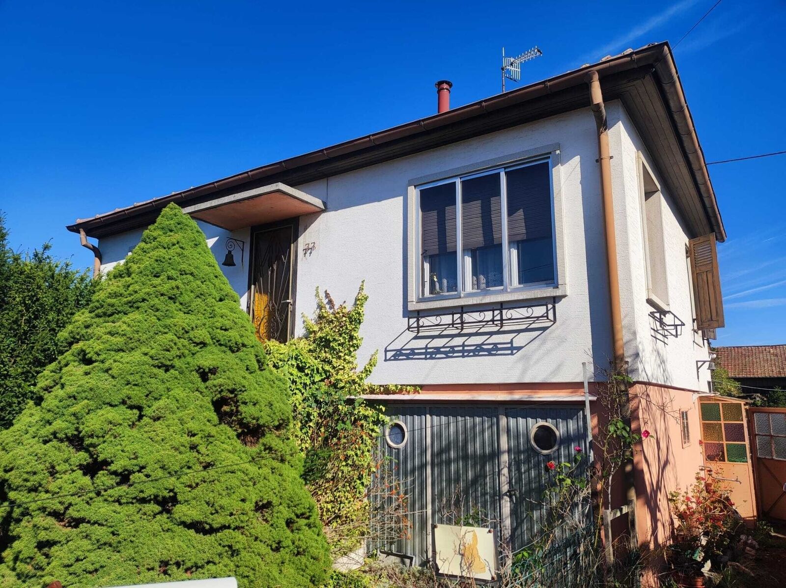 Maison avec dépendance et annexes - Photo extérieur