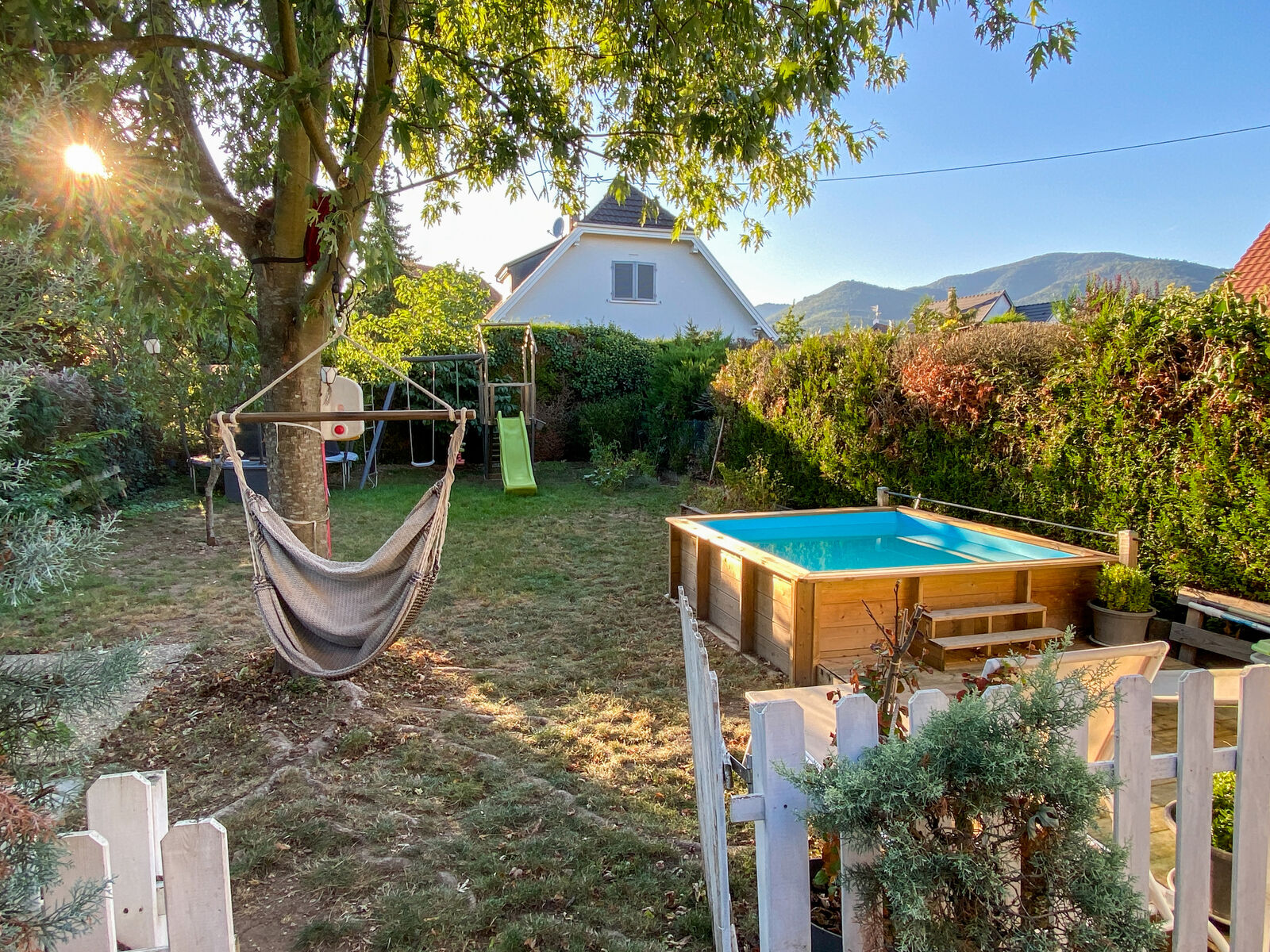 Charmante maison mitoyenne dans un bel environnement - Jardin