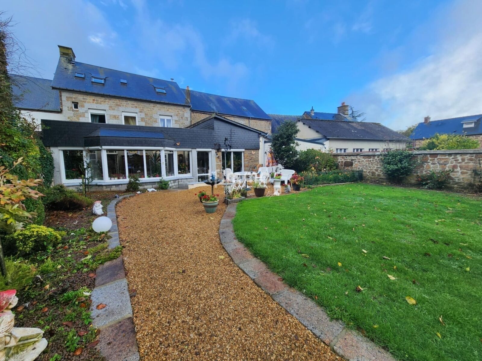 Maison avec du cachet dans le bourg  - 08d1ffc6-5384-4c93-9e07-e4a122711882