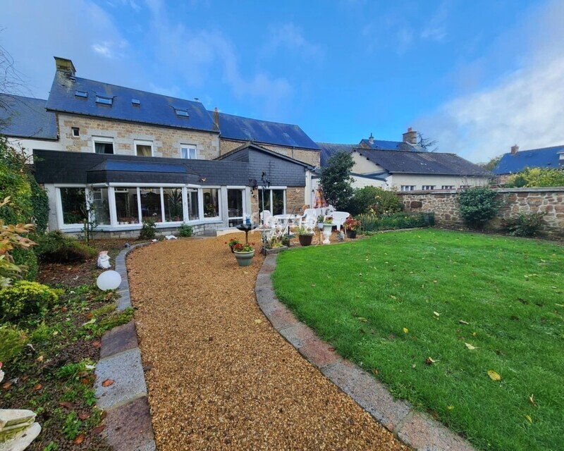 Maison avec du cachet dans le bourg  - 08d1ffc6-5384-4c93-9e07-e4a122711882