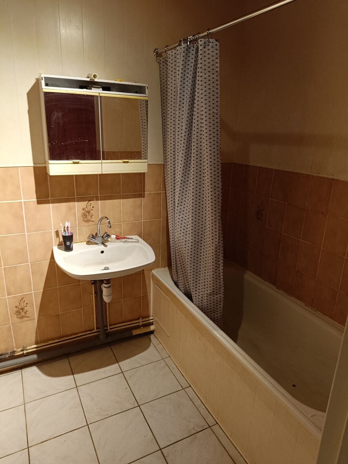 Appartement 91m² investissement locatif 4 chambres louées - Sdb