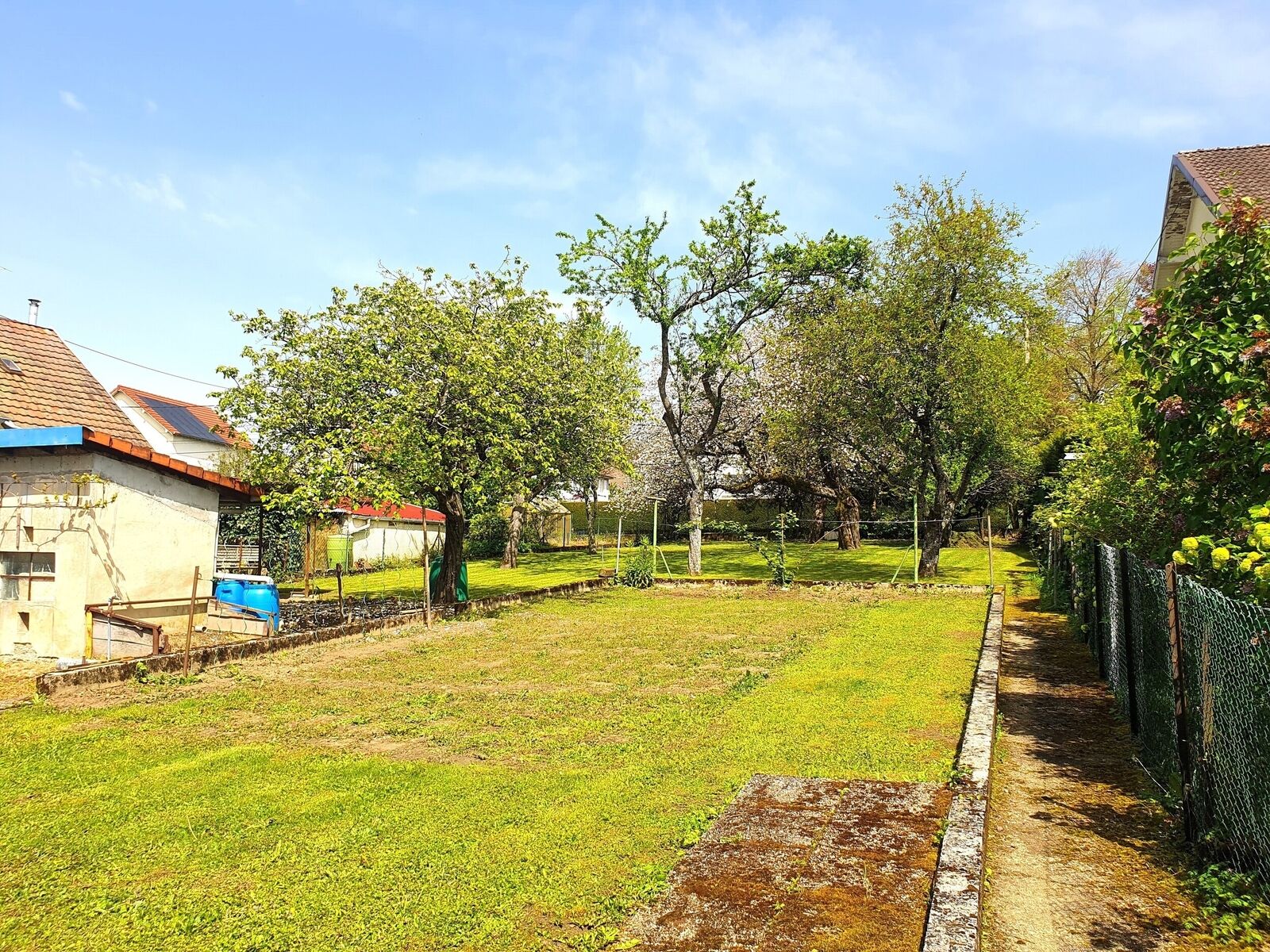 Grande maison familiale à rénover - 03