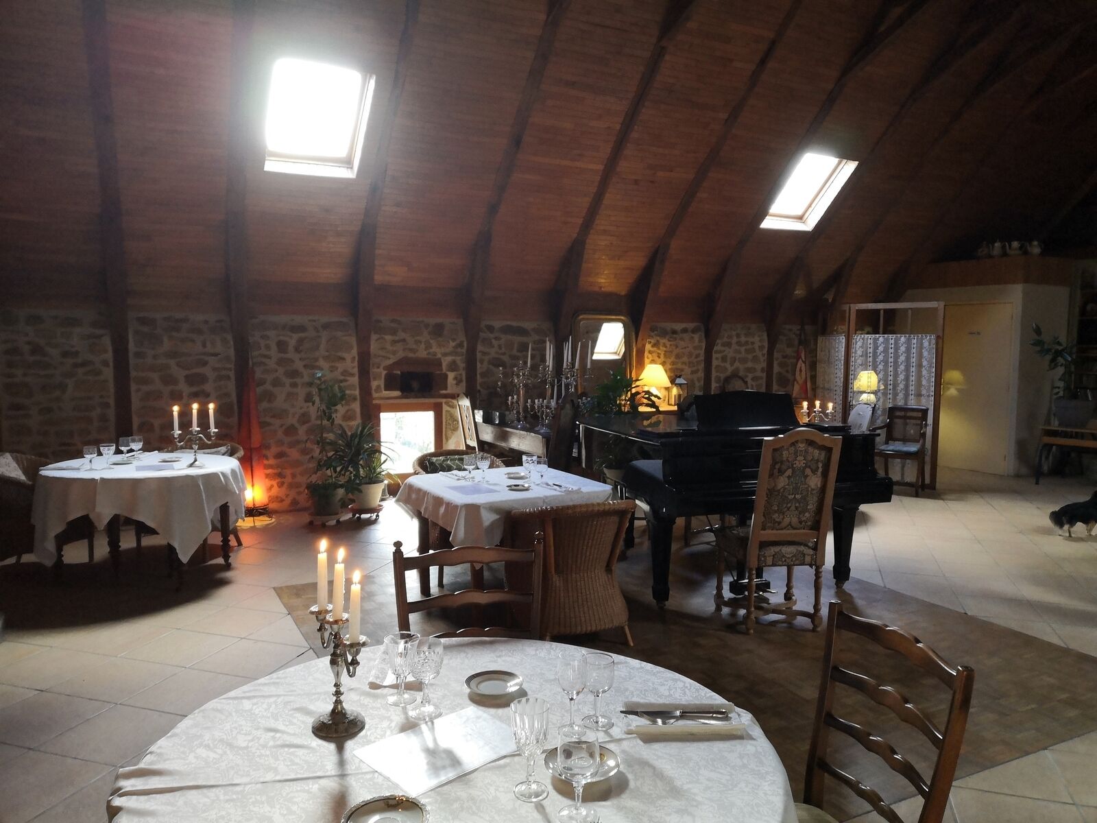 Fonds Commerce Auberge - Restaurant - 5 ch - Atmosphère intimiste, feutrée et sereine pour une escapade gourmande à deux, ou à plus