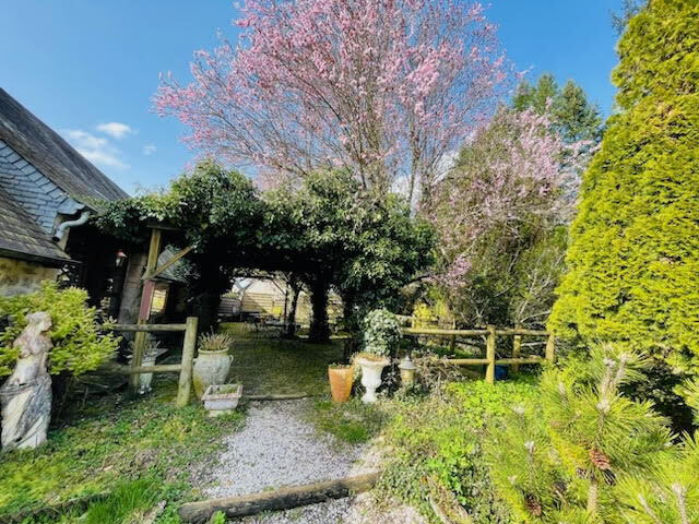 Fonds Commerce Auberge - Restaurant - 5 ch - L'accueil extérieur n'a d'égal que l'accueil de Nathalie à l'intérieur et le contenu de l'assiette concoctée par Sébastien