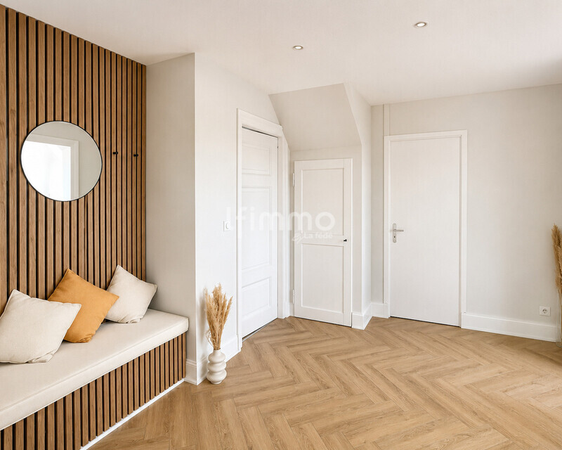 Appartement unique au dernier étage d'une maison de maître - Dégagement