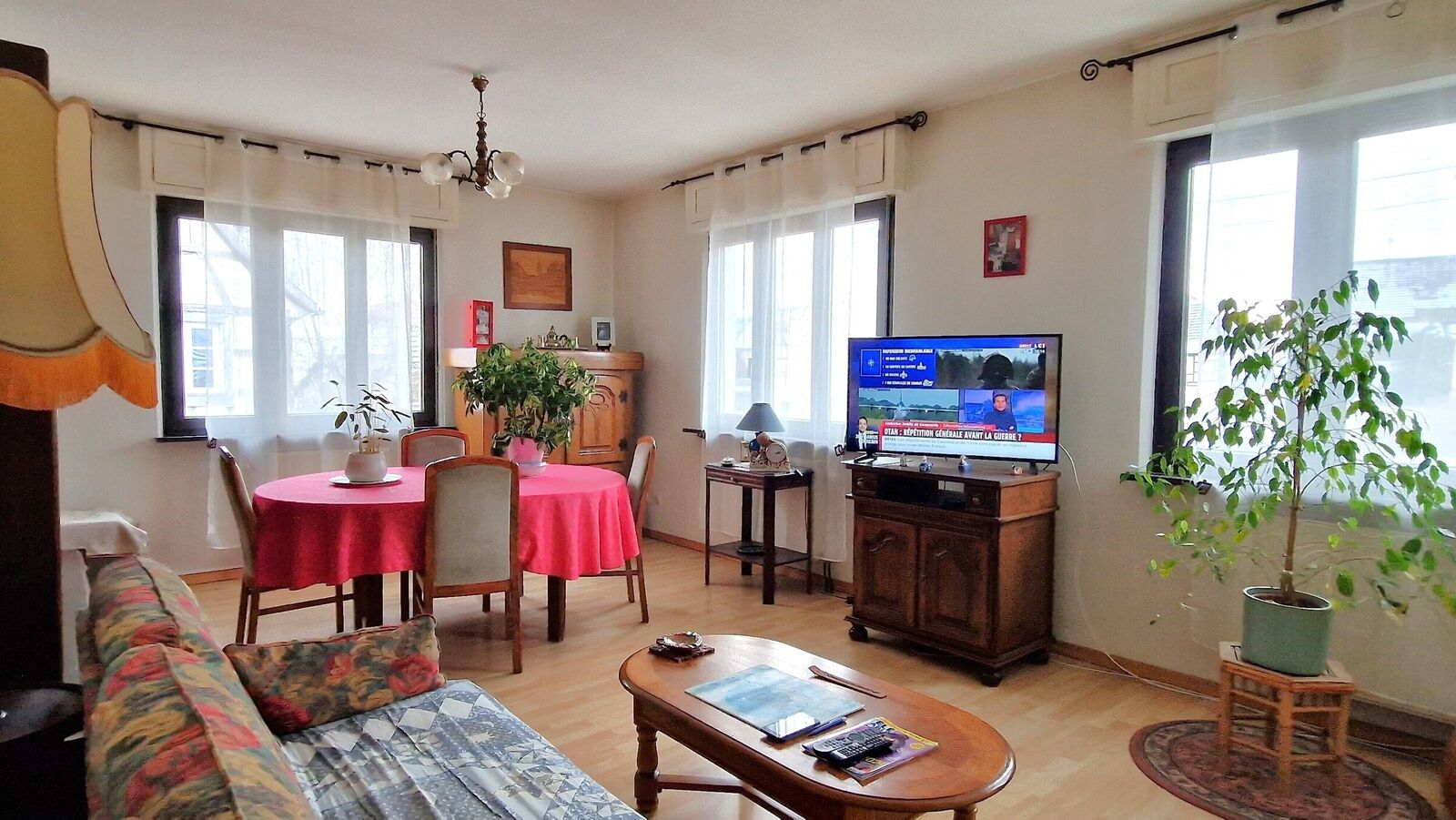 -"Vendu"- Maison bi-famille avec cour et garage - 20240119 151421 1