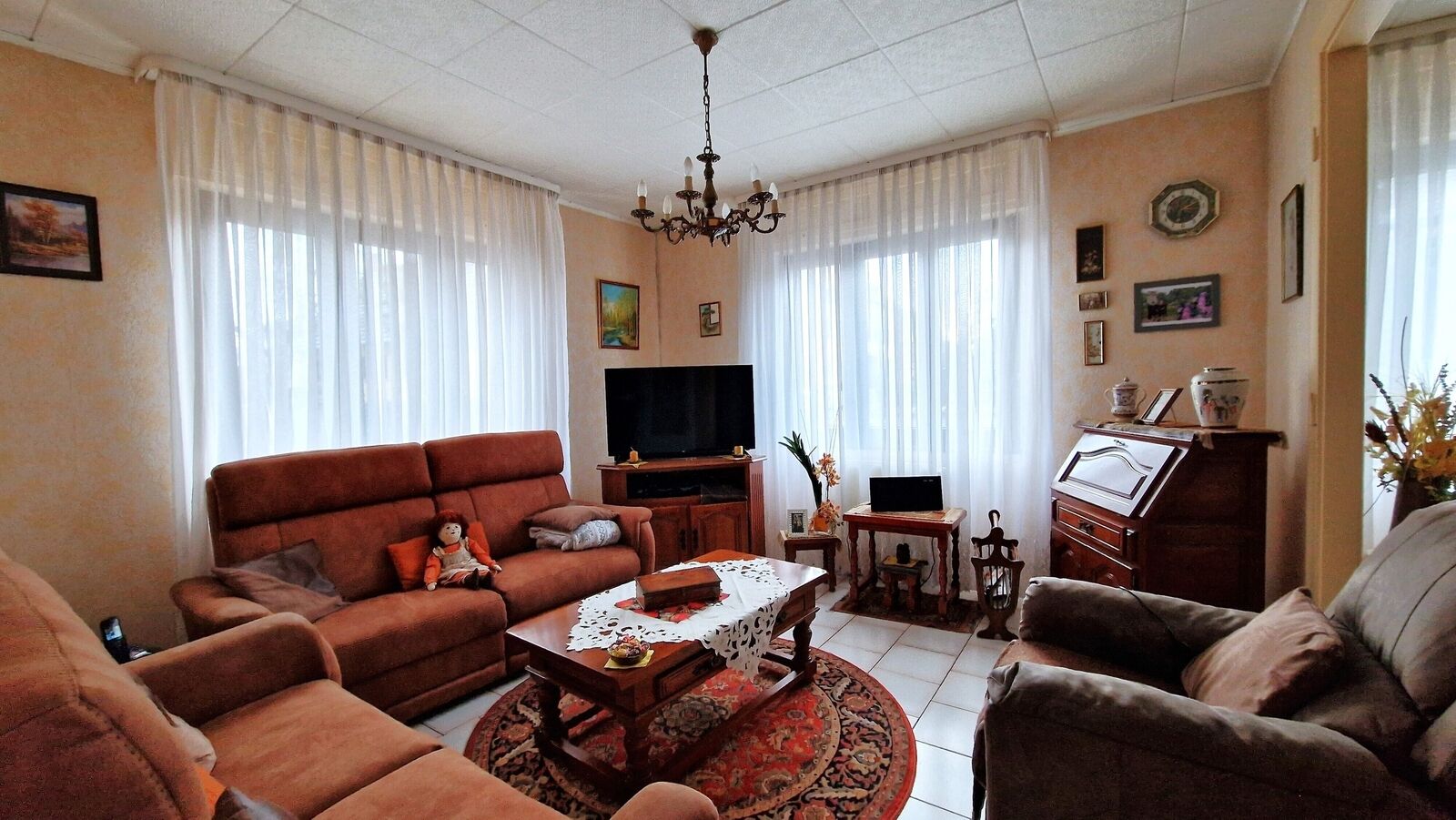 -"Vendu"- Maison bi-famille avec cour et garage - 20240119 150911 2