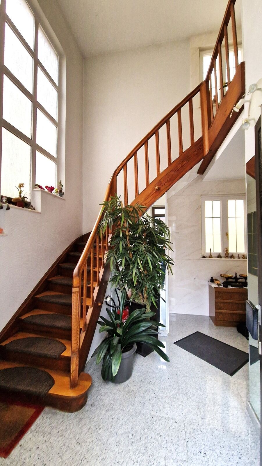 -"Vendu"- Maison bi-famille avec cour et garage - 20240119 151257 1