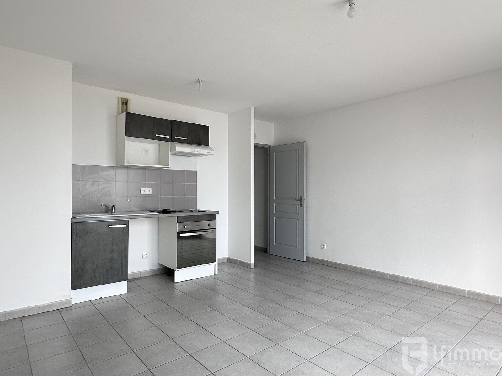 T2 lumineux avec terrasse et parkings - Piece de vie Cuisine