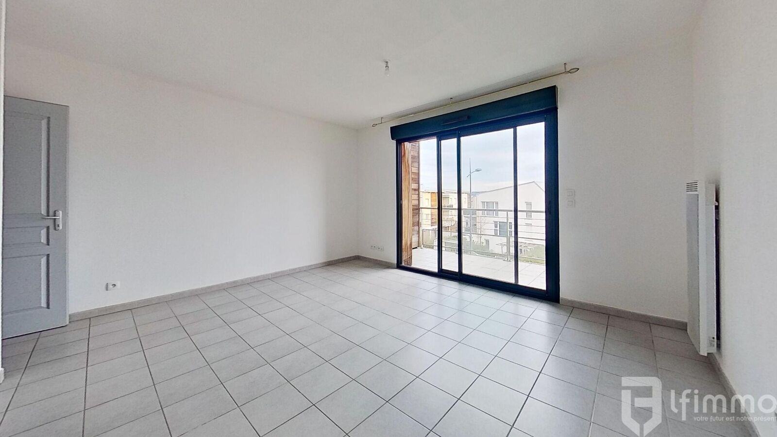 T2 lumineux avec terrasse et parkings - Piece de vie