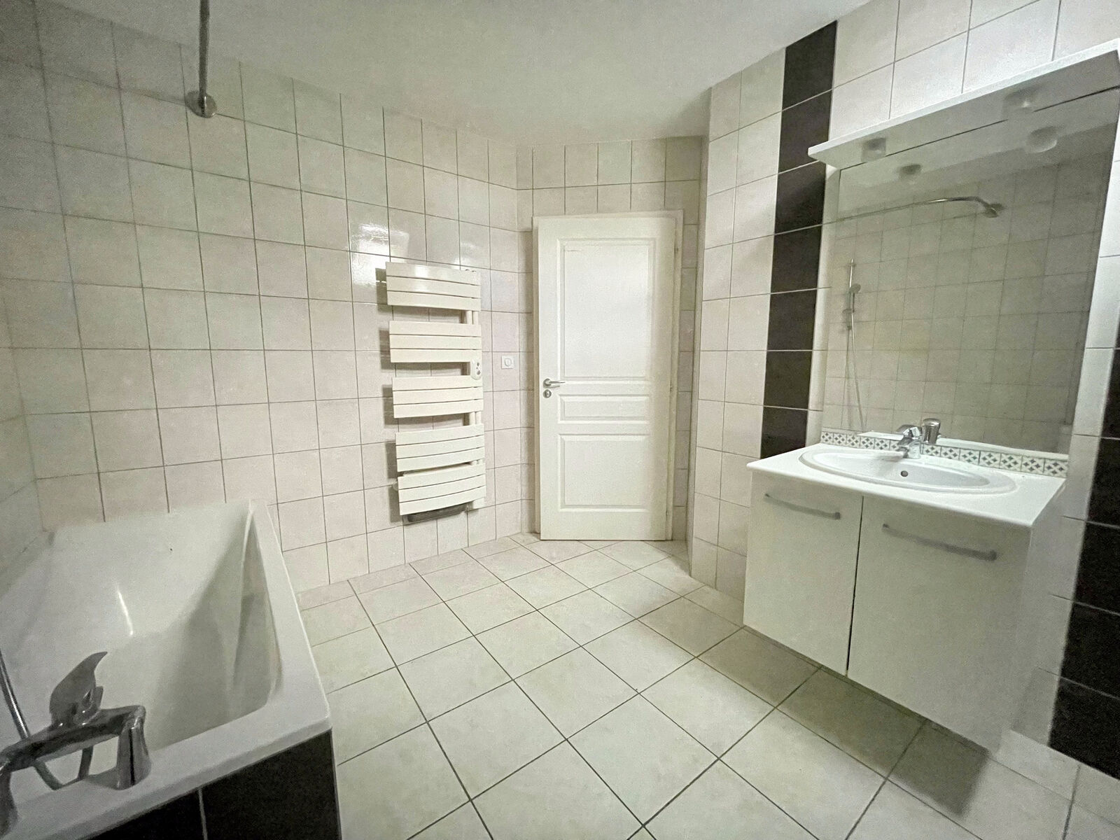 Lumineuse maison récente avec Garage - Salle de bain spacieuse