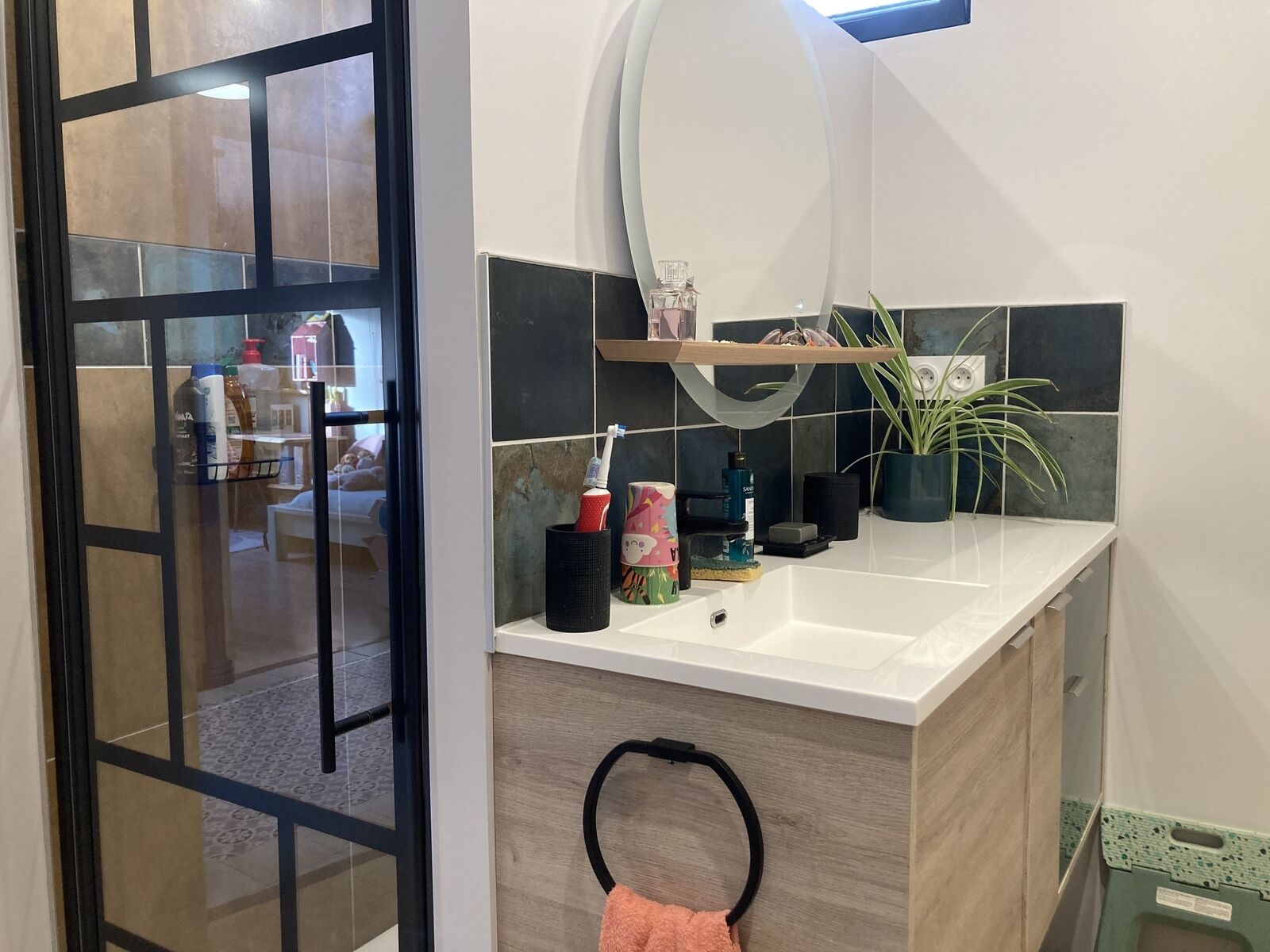 5 mn Lozanne Maison en pierres dorées, 3 ch bureau jardin  - Sdb lavabo