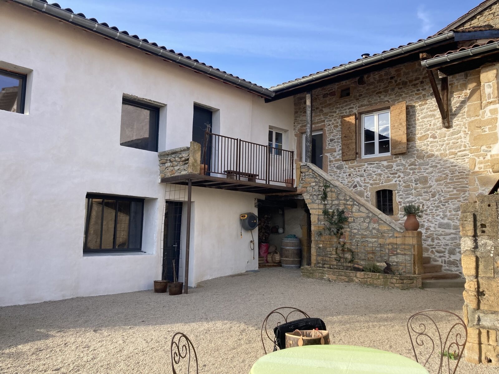 5 mn Lozanne Maison en pierres dorées, 3 ch bureau jardin  - Vue d ensemble