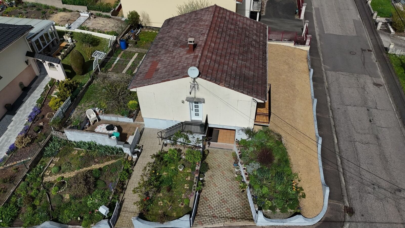 Sous Compromis / Coquette Maison, bien entretenue. - Photo drone 1