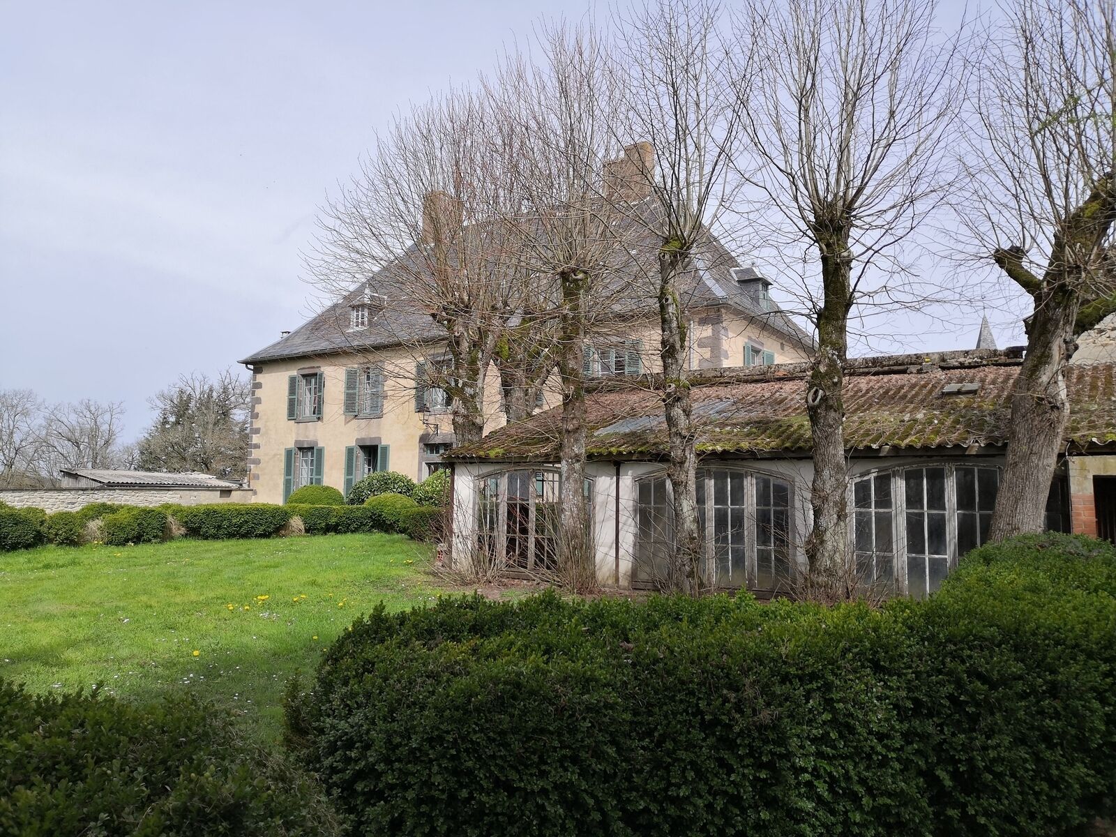 Maison de Maître - Vue du jardin de buis