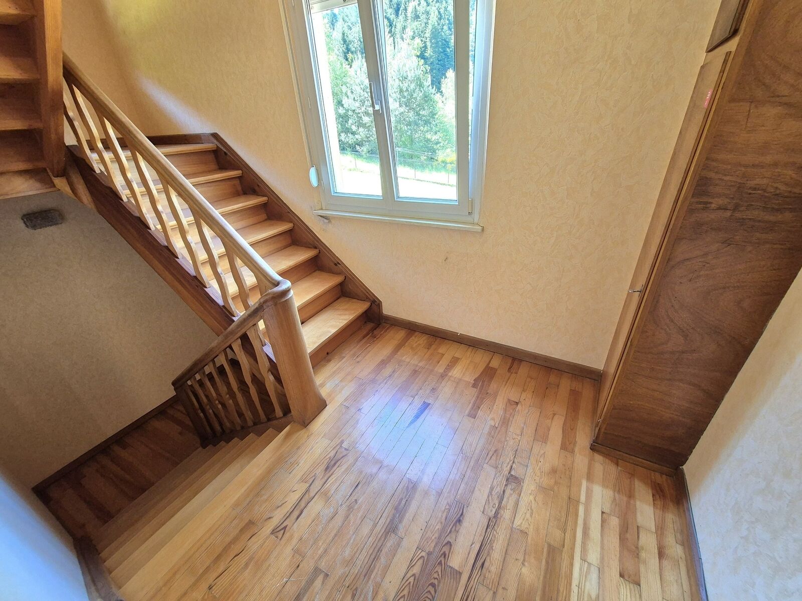 Maison comprenant deux appartements sous offre.   - 20240514 120039