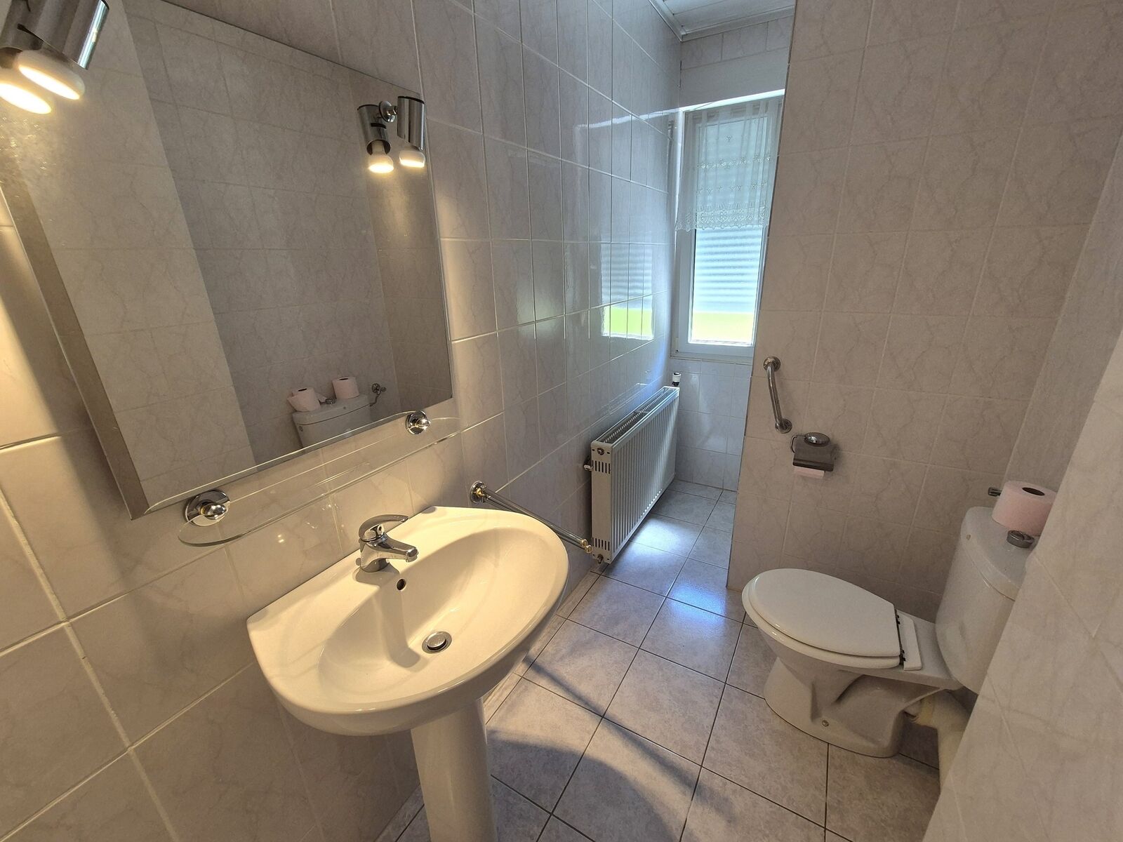 Maison comprenant deux appartements sous offre.   - 20240514 120011