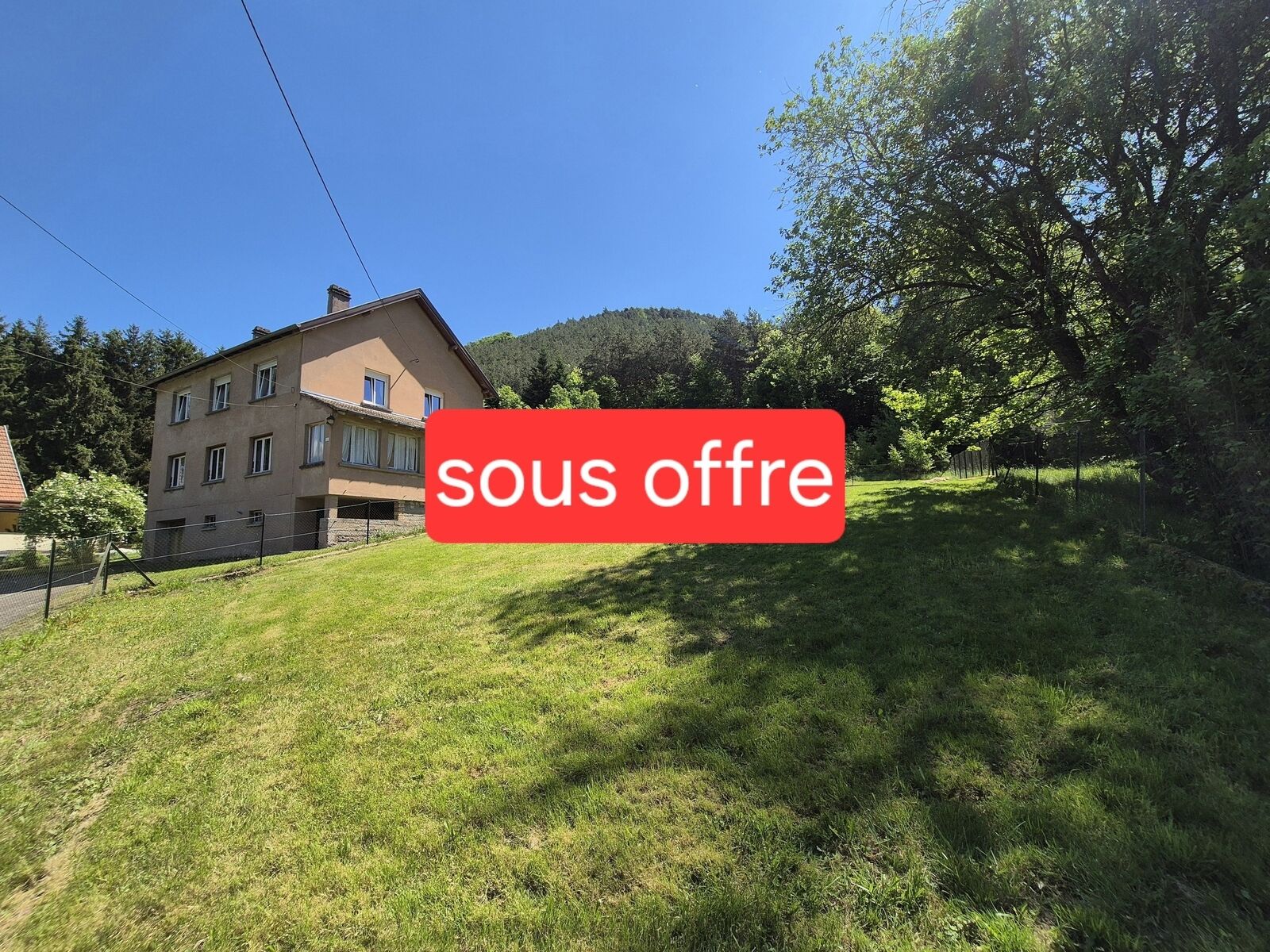 Maison comprenant deux appartements sous offre.   - 20240514 121255