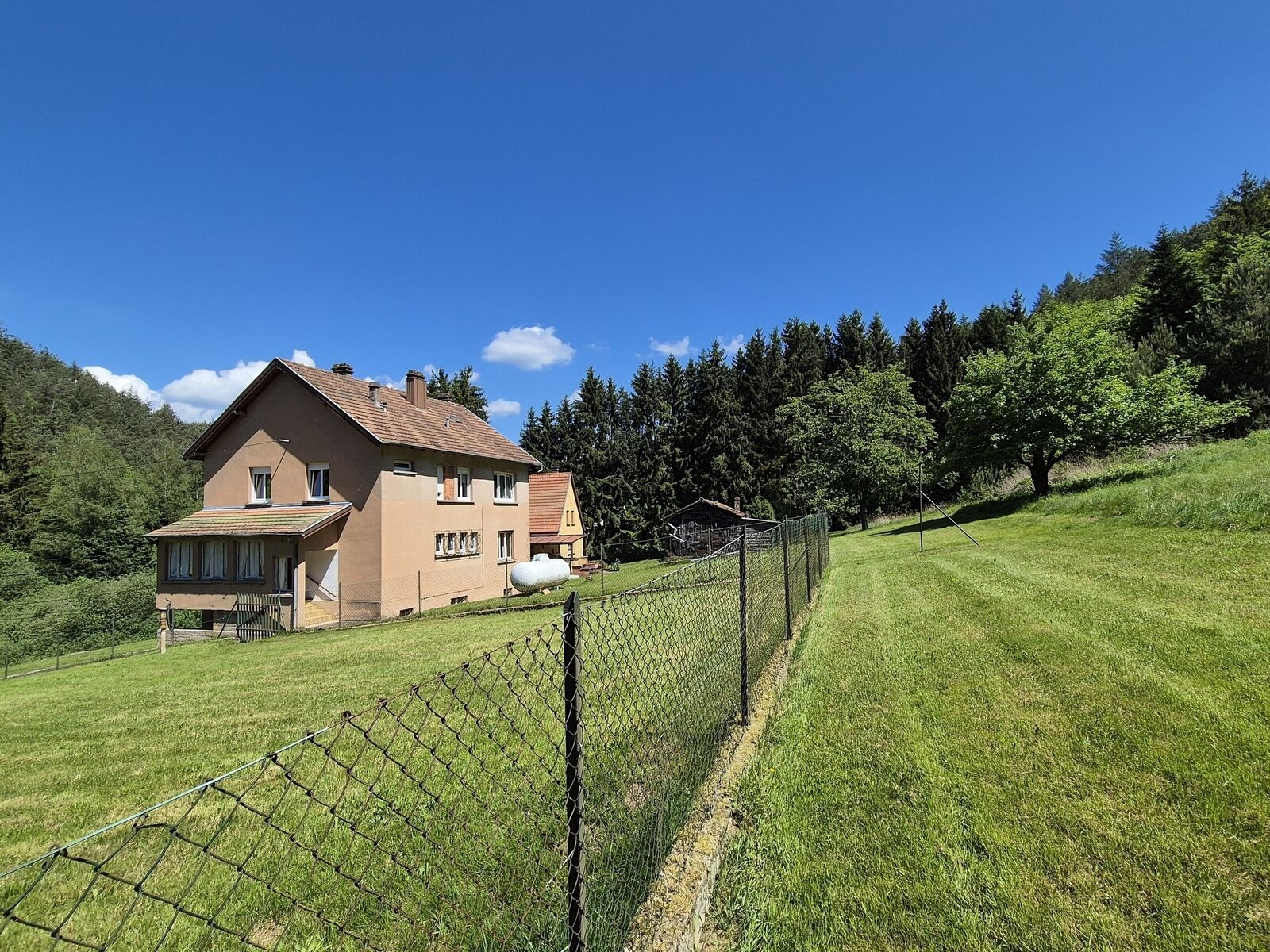 Maison comprenant deux appartements sous offre.   - 20240514 121428