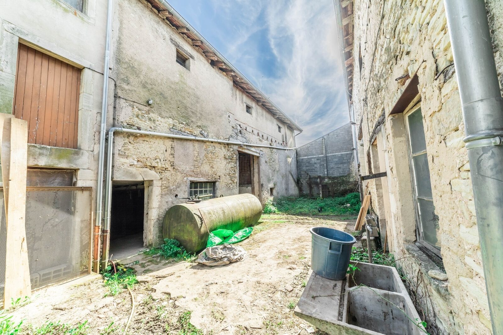 Sous Compromis / Grand Corps de Ferme proche Château-Salins. - 7q8a1254-2-min