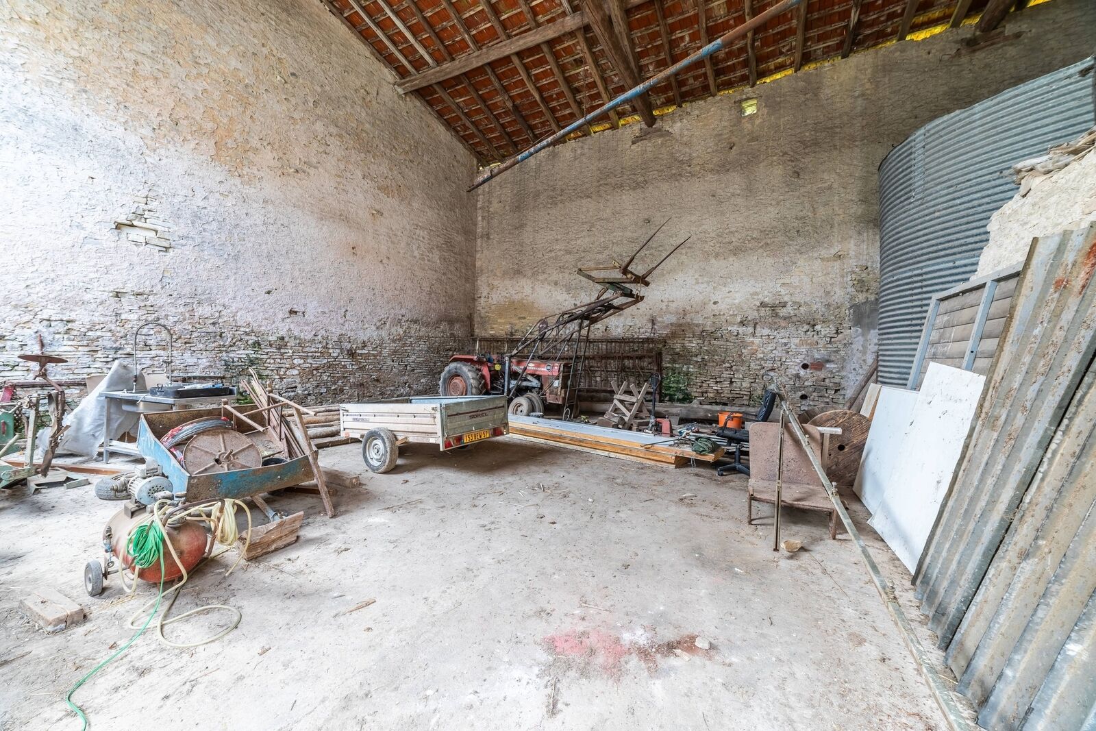 Sous Compromis / Grand Corps de Ferme proche Château-Salins. - 7q8a1234-2-hdr-min