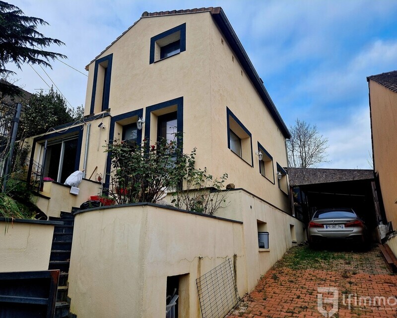 Maison spacieuse et contemporaine dans un quartier résidentiel. - 20241114 104627  1 