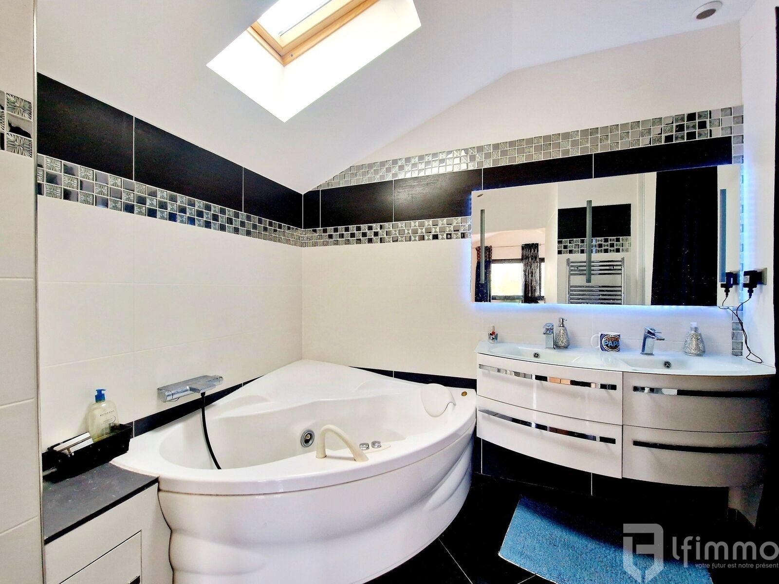 Maison spacieuse et contemporaine dans un quartier résidentiel. - 20241114 101956  1