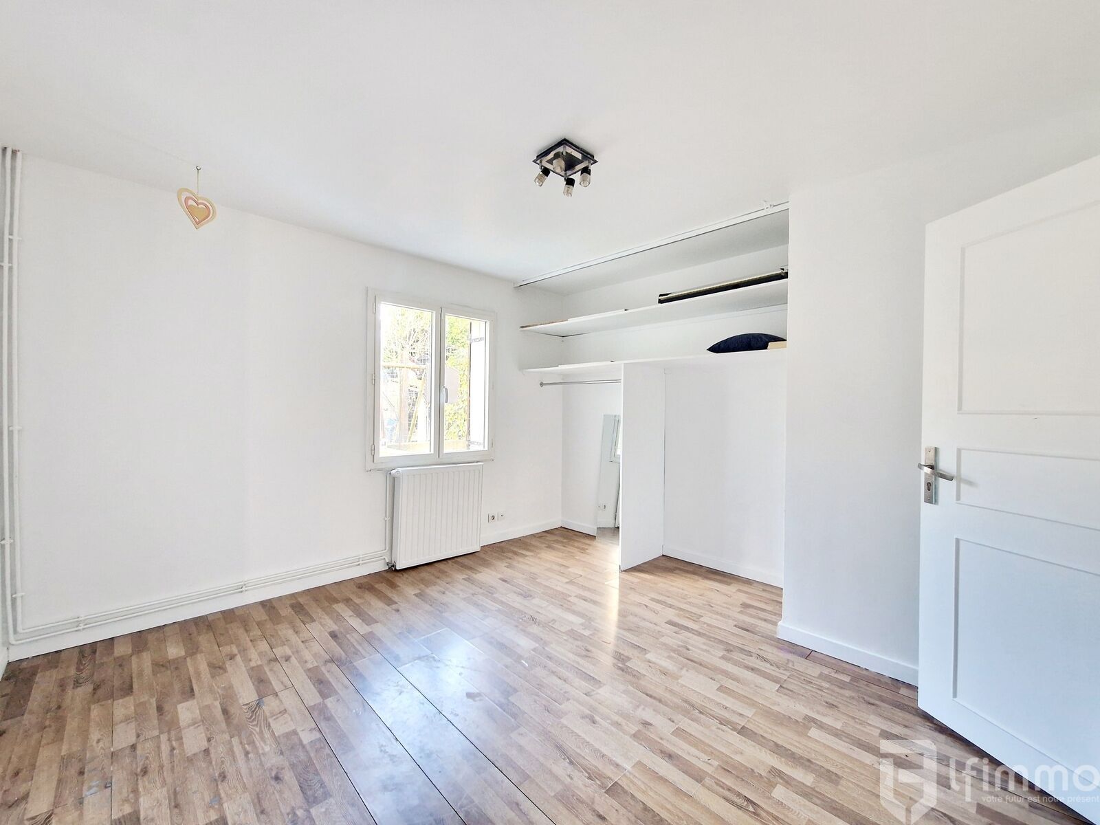 Maison spacieuse et contemporaine dans un quartier résidentiel. - 20241126 134941