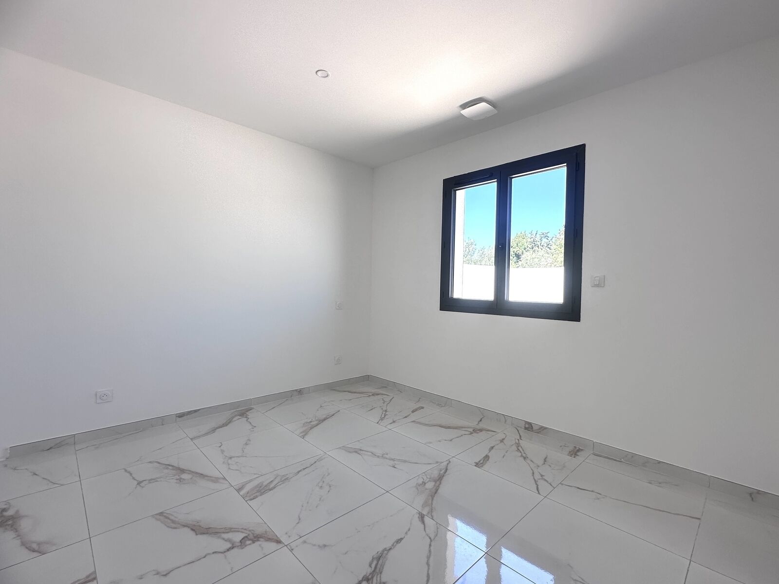 Maison T4 de plain-pied de 130 m2 , avec piscine  - Img 3514