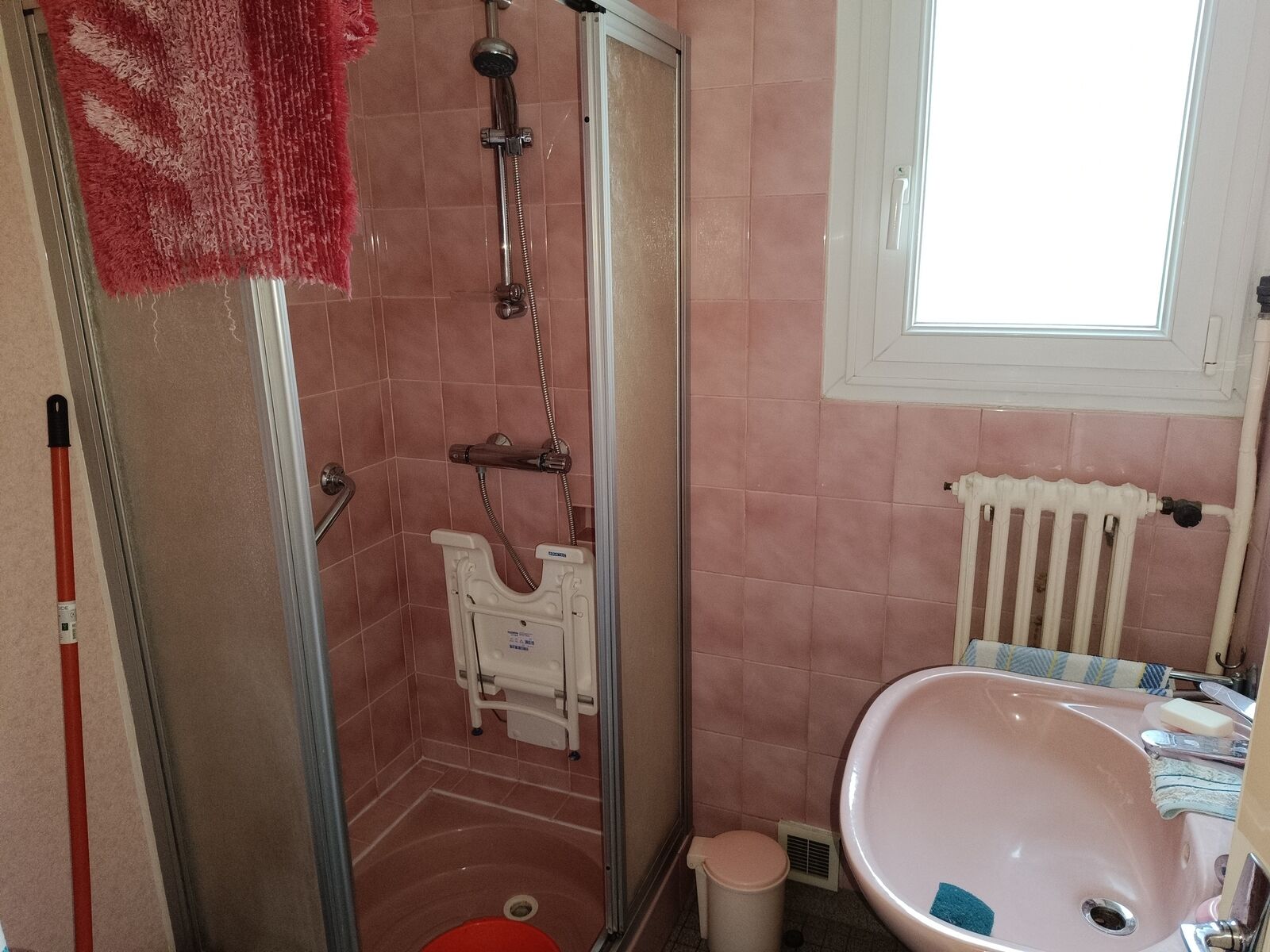 Maison 65 m² avec sous-sol total à rénover - Sdb