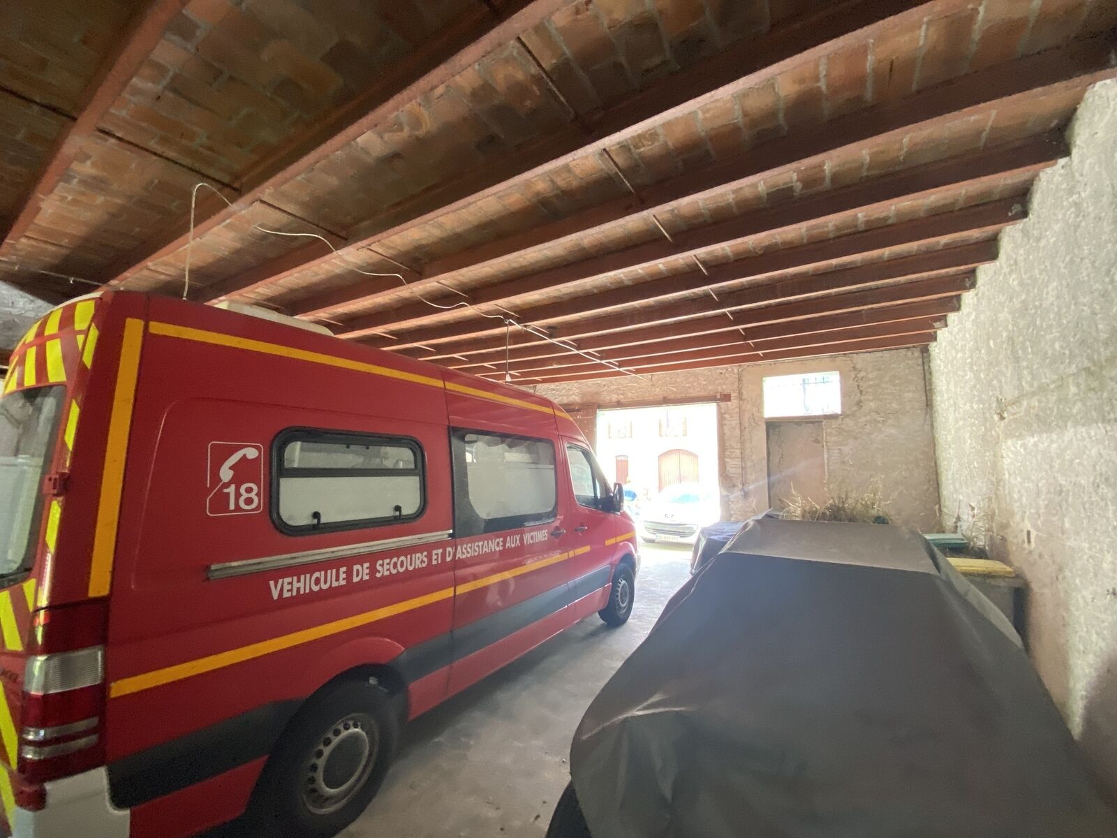 Garage avec dépendance sur terrain de 338m2 - Img 8474