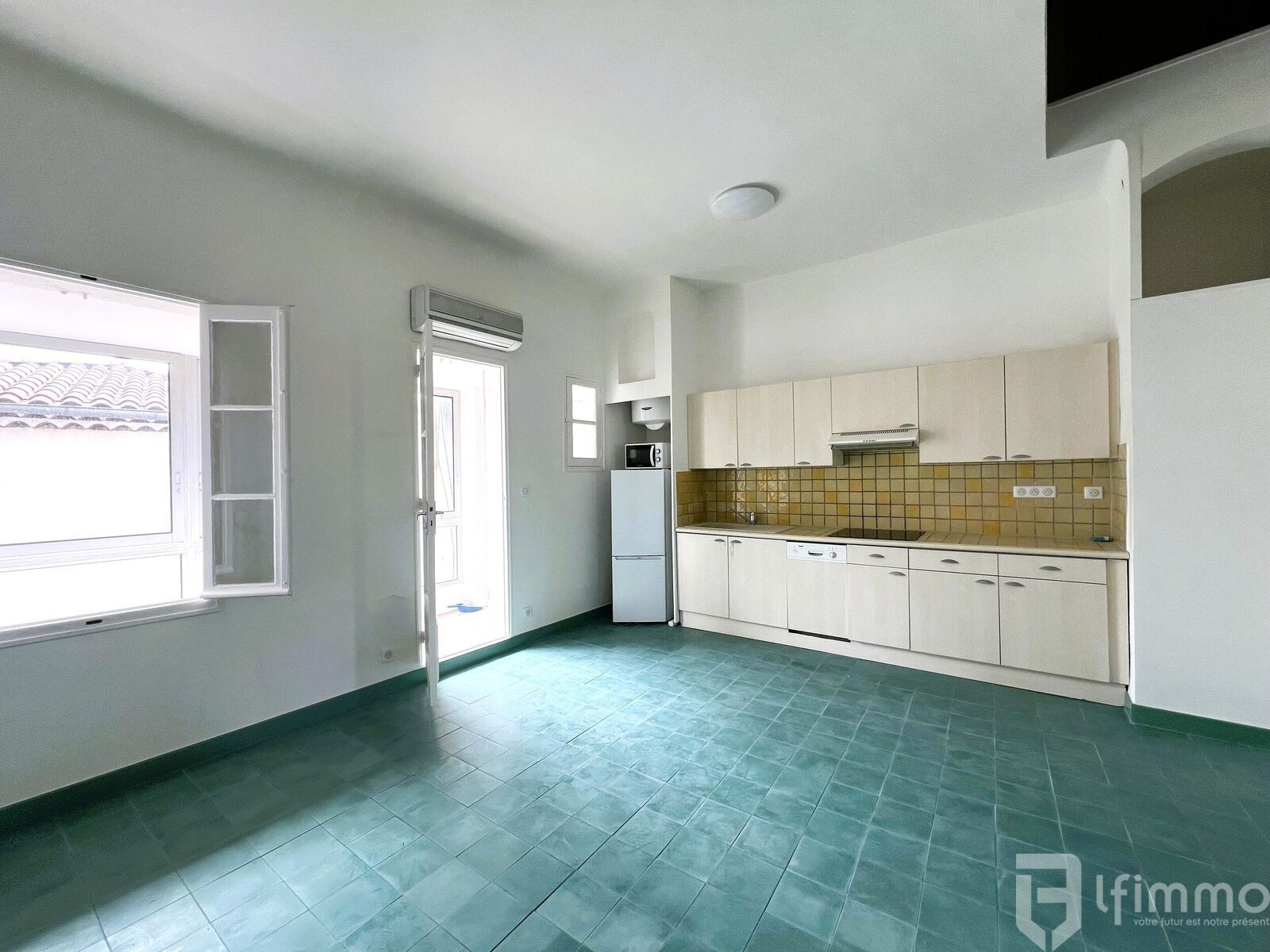 Cassis Centre Port / Appartement / Loggia  - Juin24cuisine2