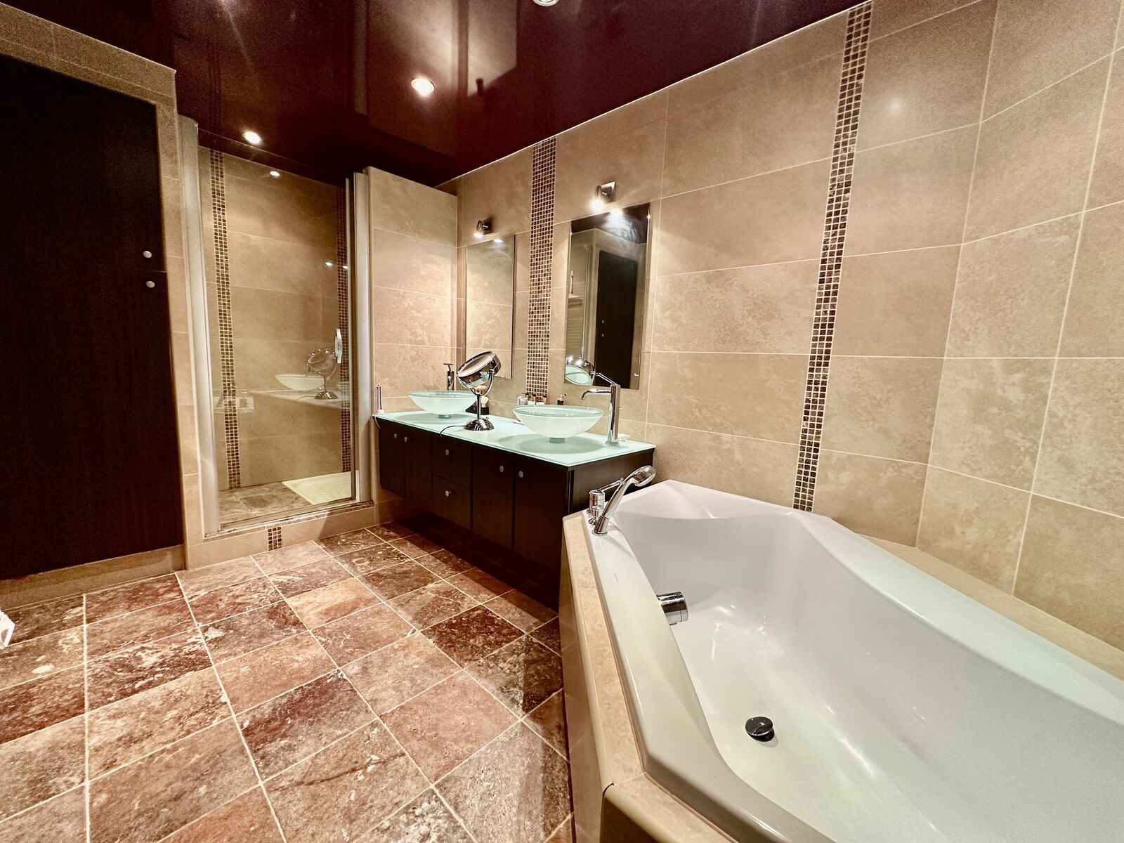 Livry-Gargan- Secteur Mairie- Maison 6P/180m2- Garage- Terrain 480m2 - Salle de Bains avec douche et Baignoire