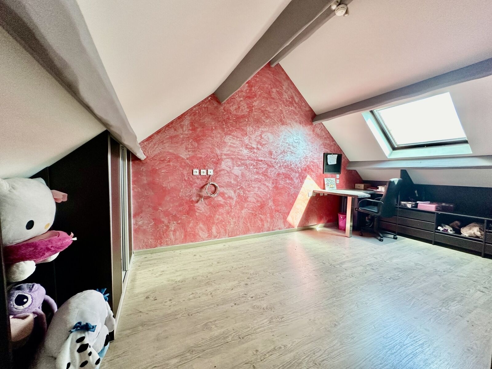 Livry-Gargan- Secteur Mairie- Maison 6P/180m2- Garage- Terrain 480m2 - Chambre sous combles de 24 m2 au sol