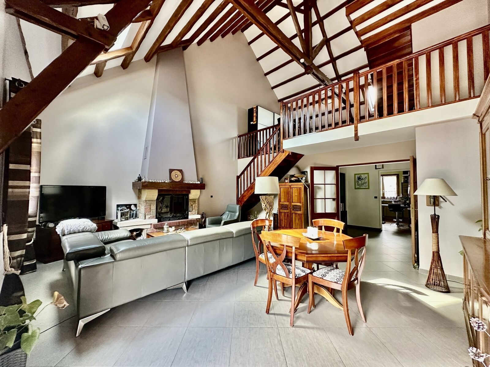 Livry-Gargan- Secteur Mairie- Maison 6P/180m2- Garage- Terrain 480m2 - Salon - Salle à manger