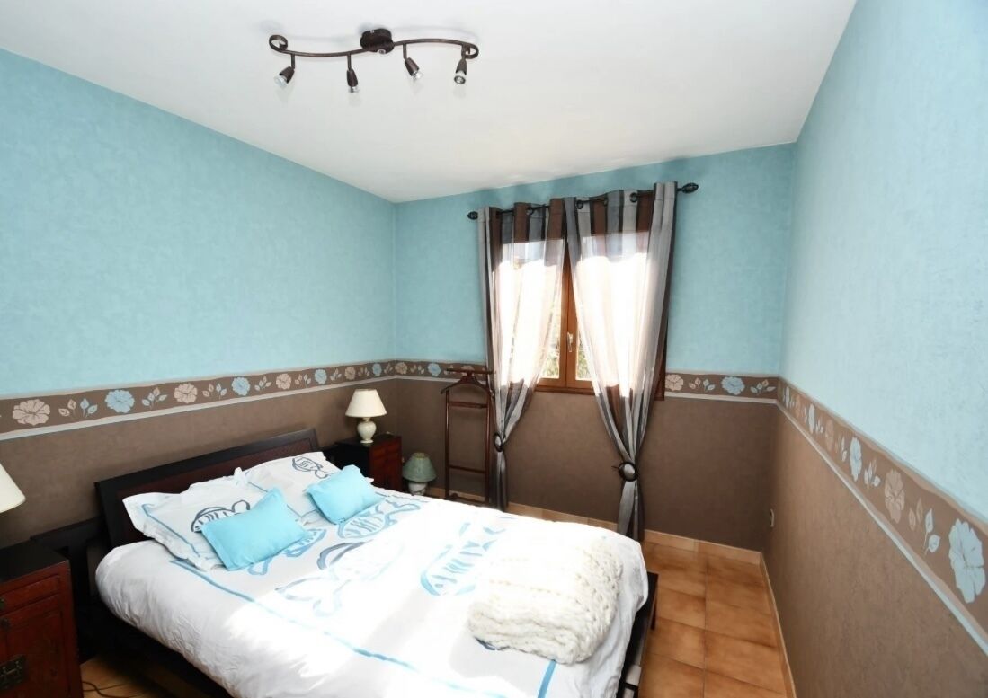 Livry-Gargan- Secteur Mairie- Maison 6P/180m2- Garage- Terrain 480m2 - Chambre