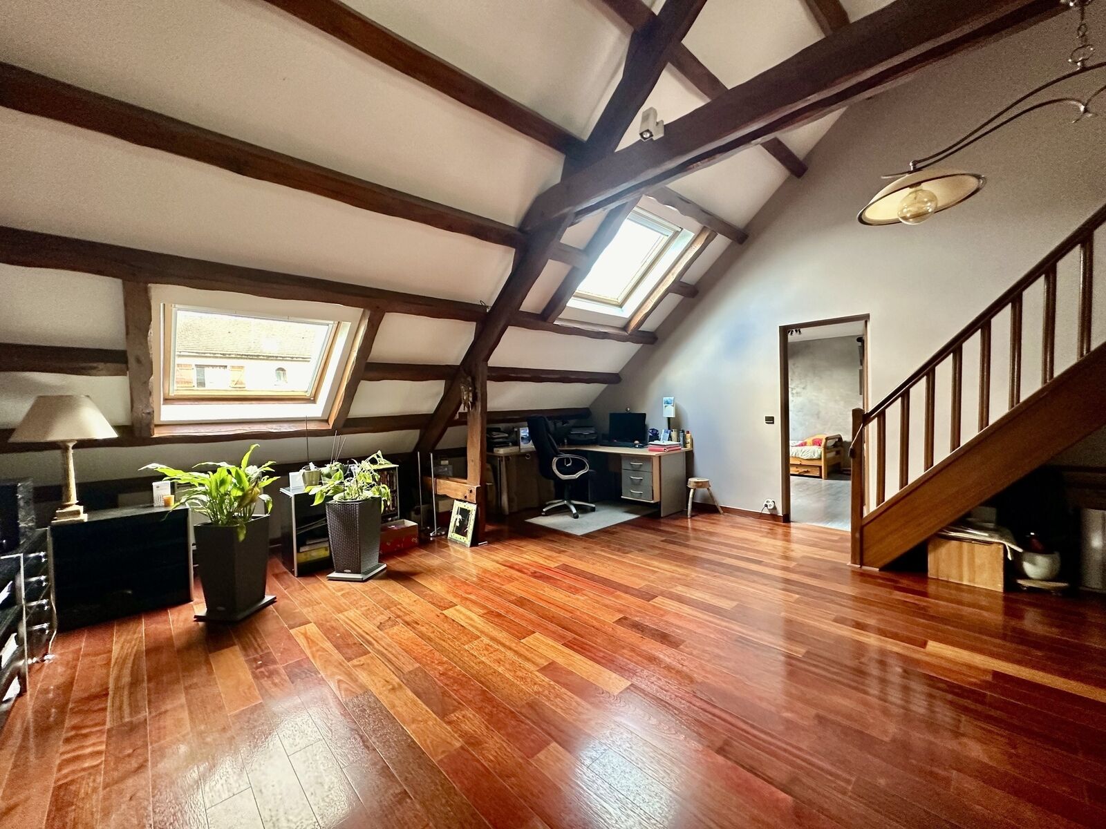 Livry-Gargan- Secteur Mairie- Maison 6P/180m2- Garage- Terrain 480m2 - Espace Mezzanine