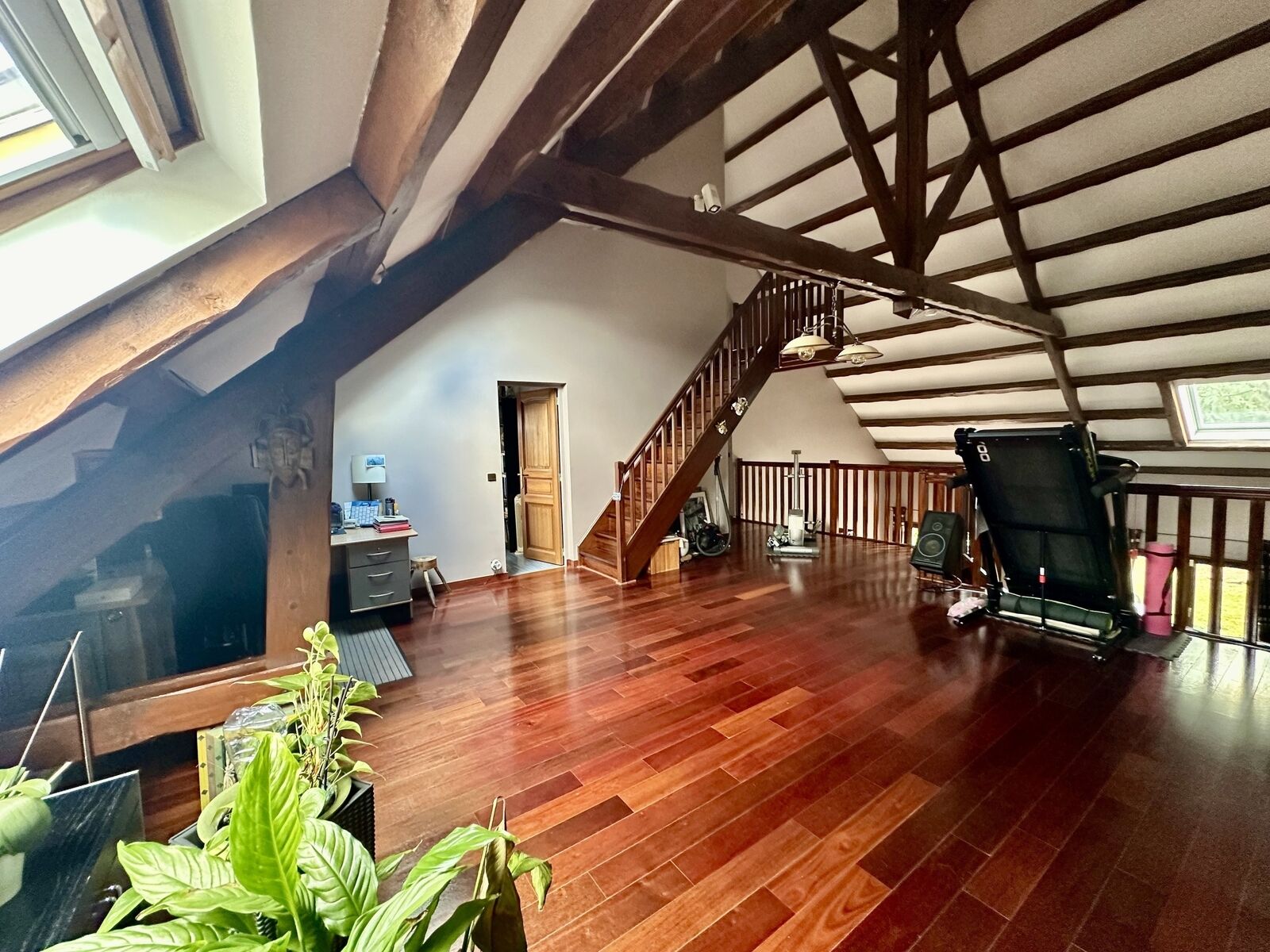 Livry-Gargan- Secteur Mairie- Maison 6P/180m2- Garage- Terrain 480m2 - Espace Mezzanine